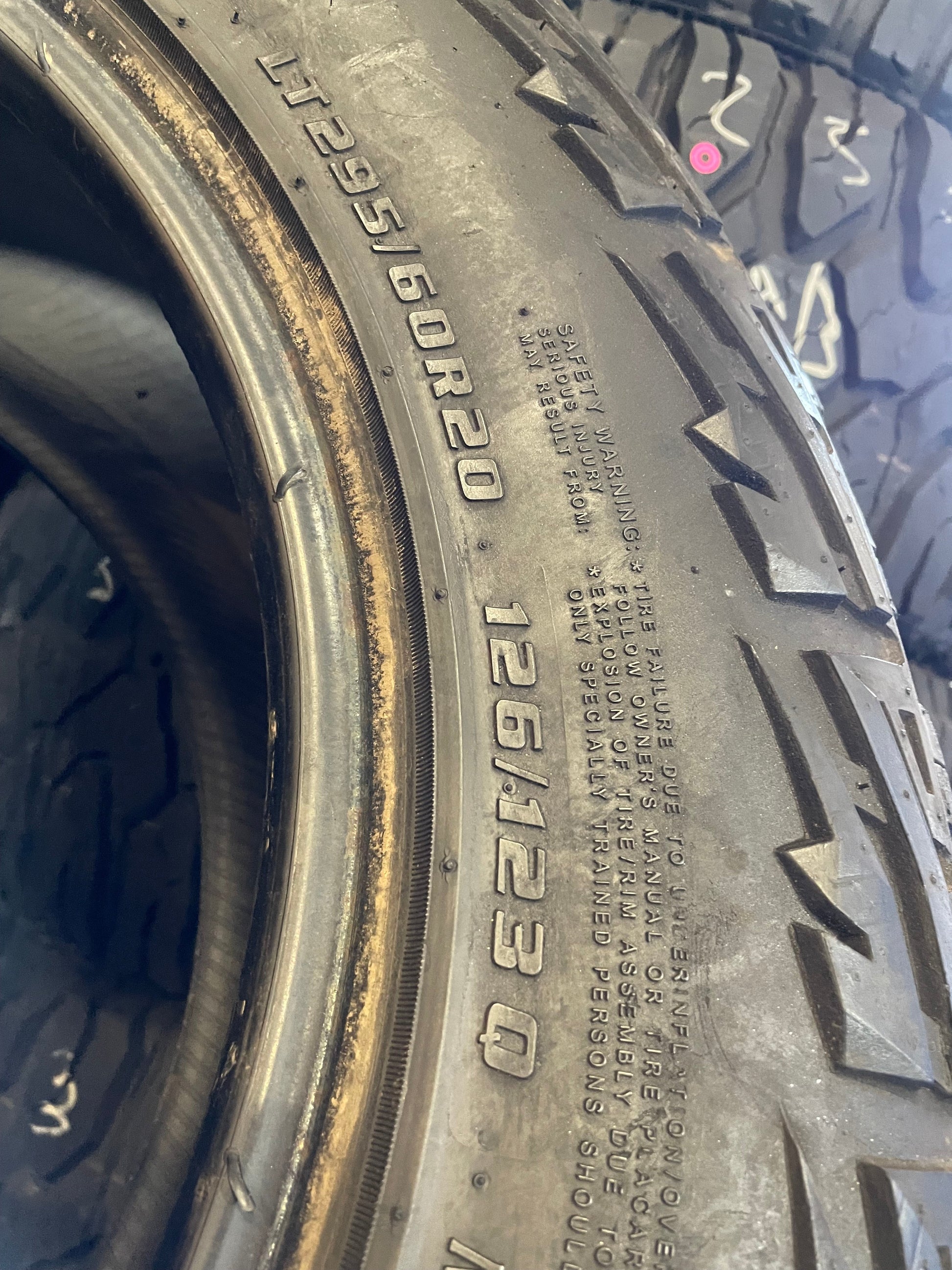 SINGLE 295/60R20 Kanati Mud Hog M/T 126/123Q E - Used Tires