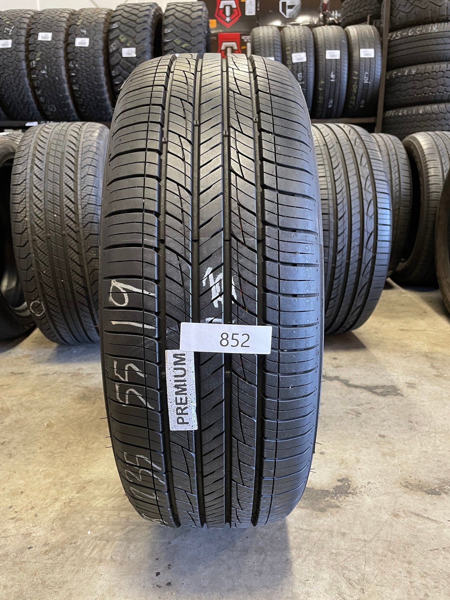 SINGLE 235/55R19 Kumho Crugen HP71 101 H SL - Premium Used Tires