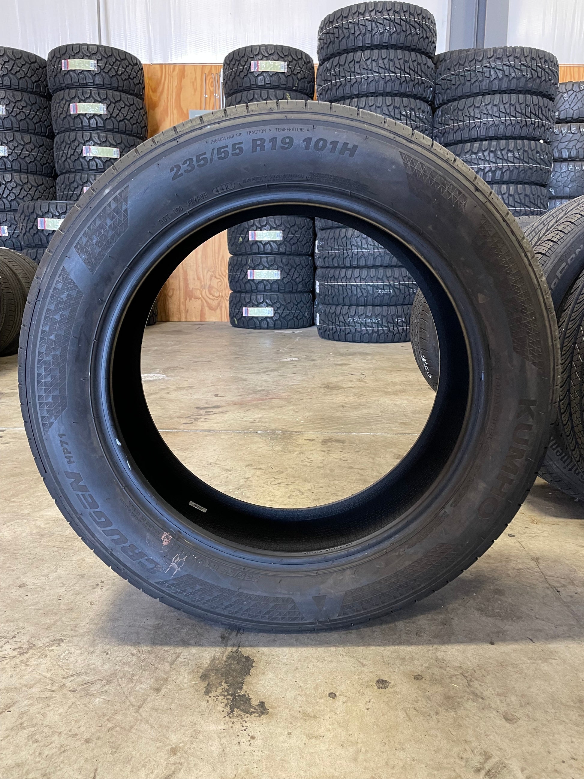 SINGLE 235/55R19 Kumho Crugen HP71 101 H SL - Premium Used Tires