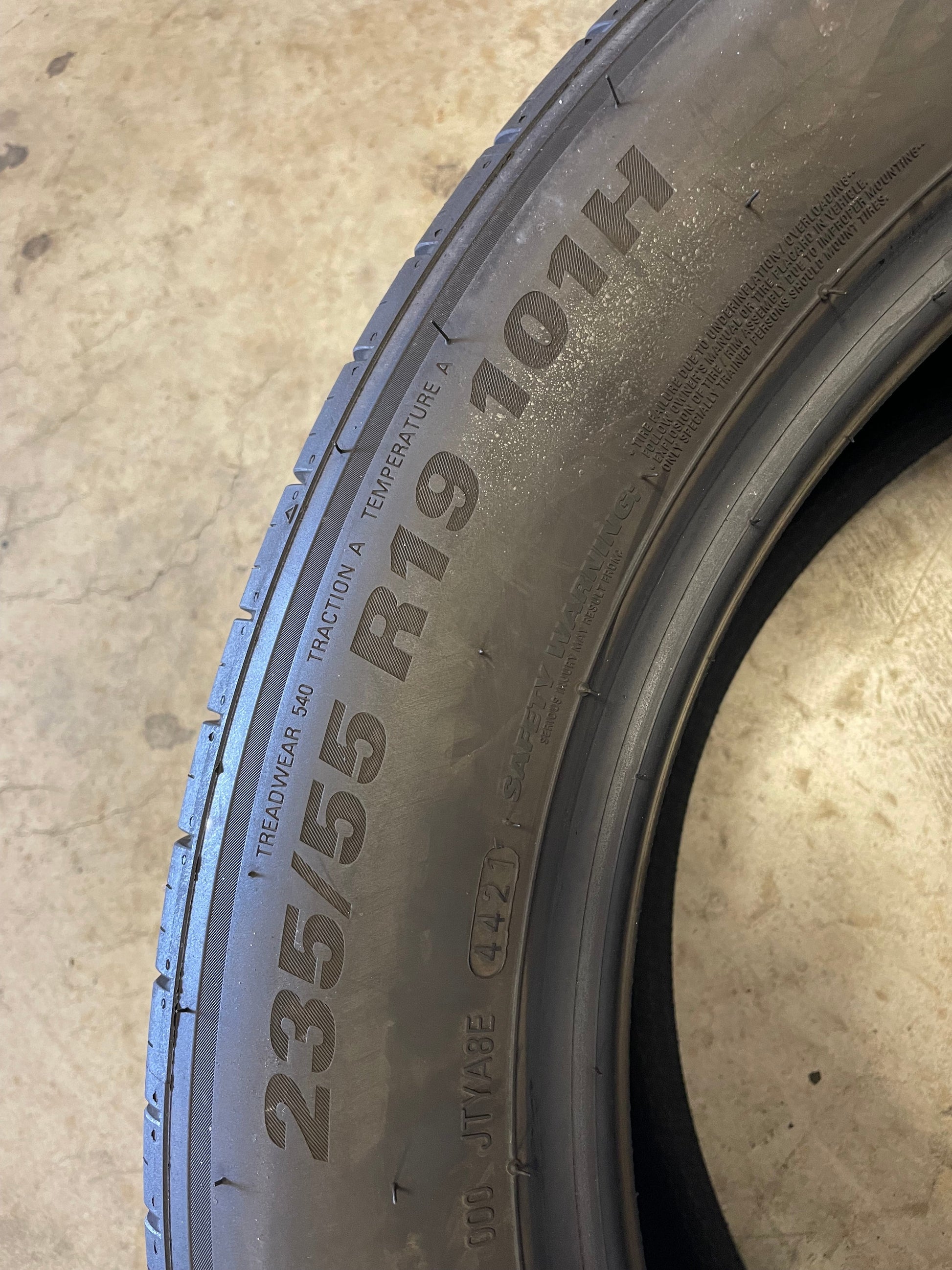 SINGLE 235/55R19 Kumho Crugen HP71 101 H SL - Premium Used Tires