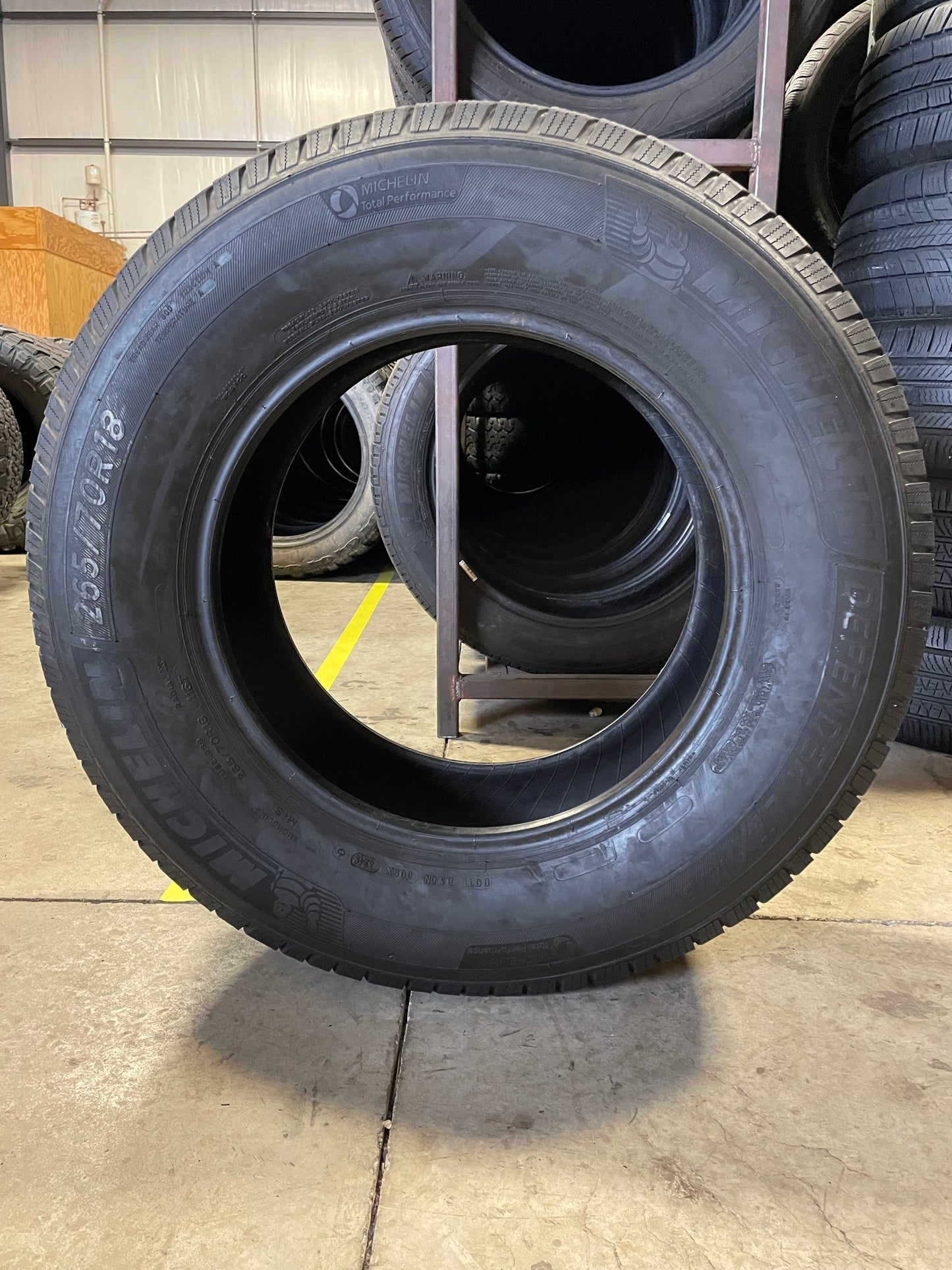 SINGLE 265/70R18 Michelin Defender LTX 114 T SL - Used Tires