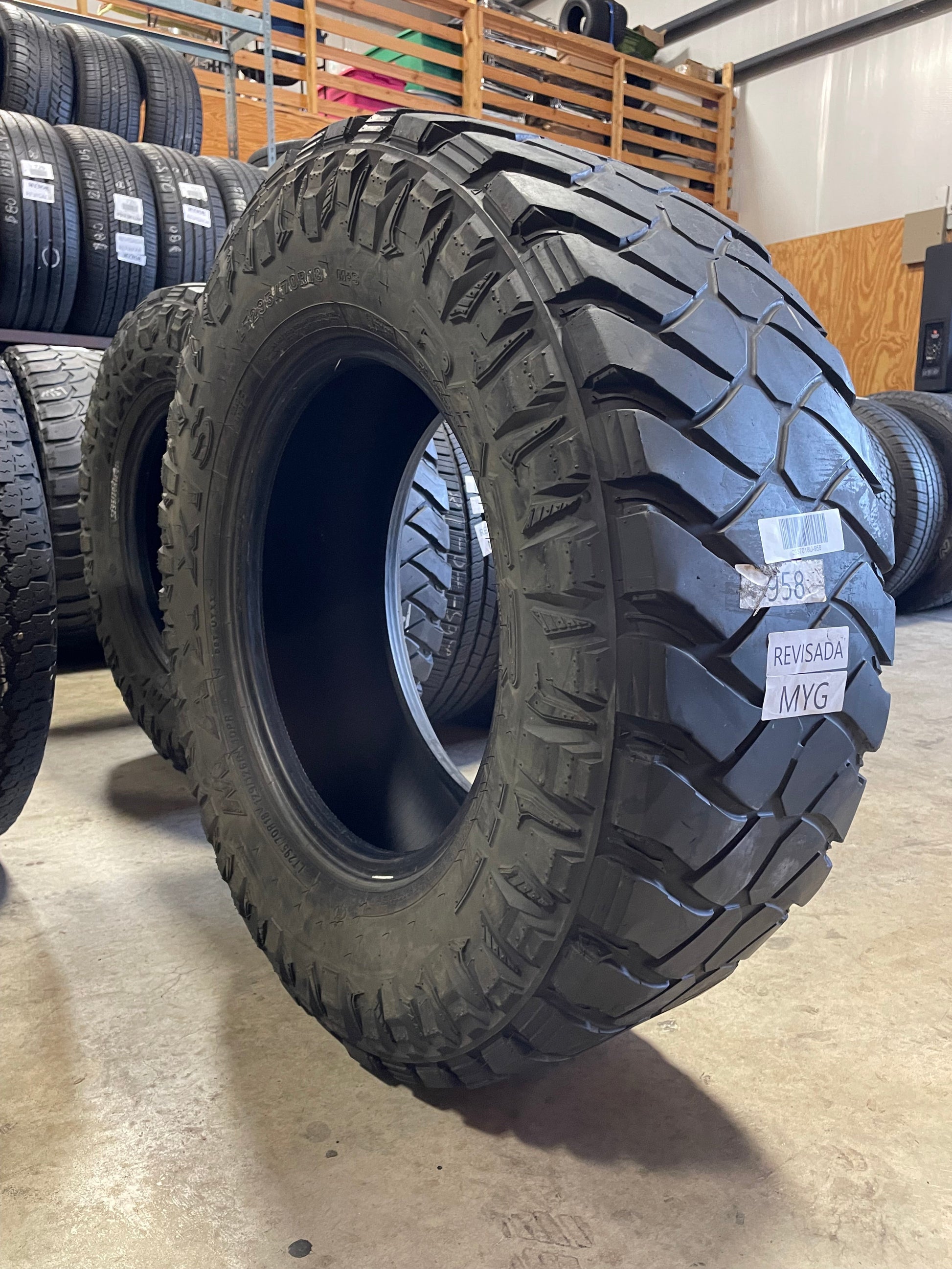 SINGLE 295/70R18 Maxxis Razr MT 129/126 Q E - Used Tires