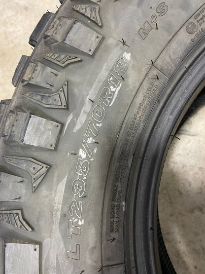 SINGLE 295/70R18 Maxxis Razr MT 129/126 Q E - Used Tires