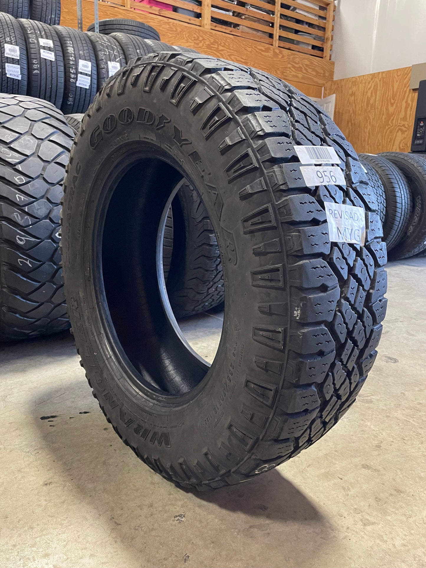 SINGLE 255/70R18 Goodyear Wrangler Duratrac 113 S SL - Used Tires