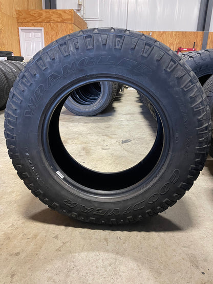 SINGLE 255/70R18 Goodyear Wrangler Duratrac 113 S SL - Used Tires