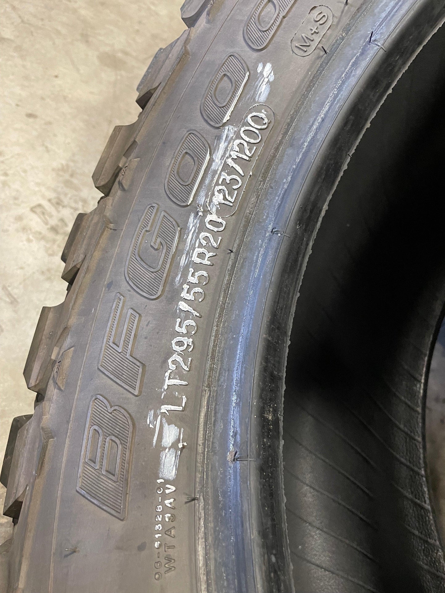 SET OF 2 295/55R20 BFGoodrich Mud-terrain T/A 126/120Q E - Used Tires