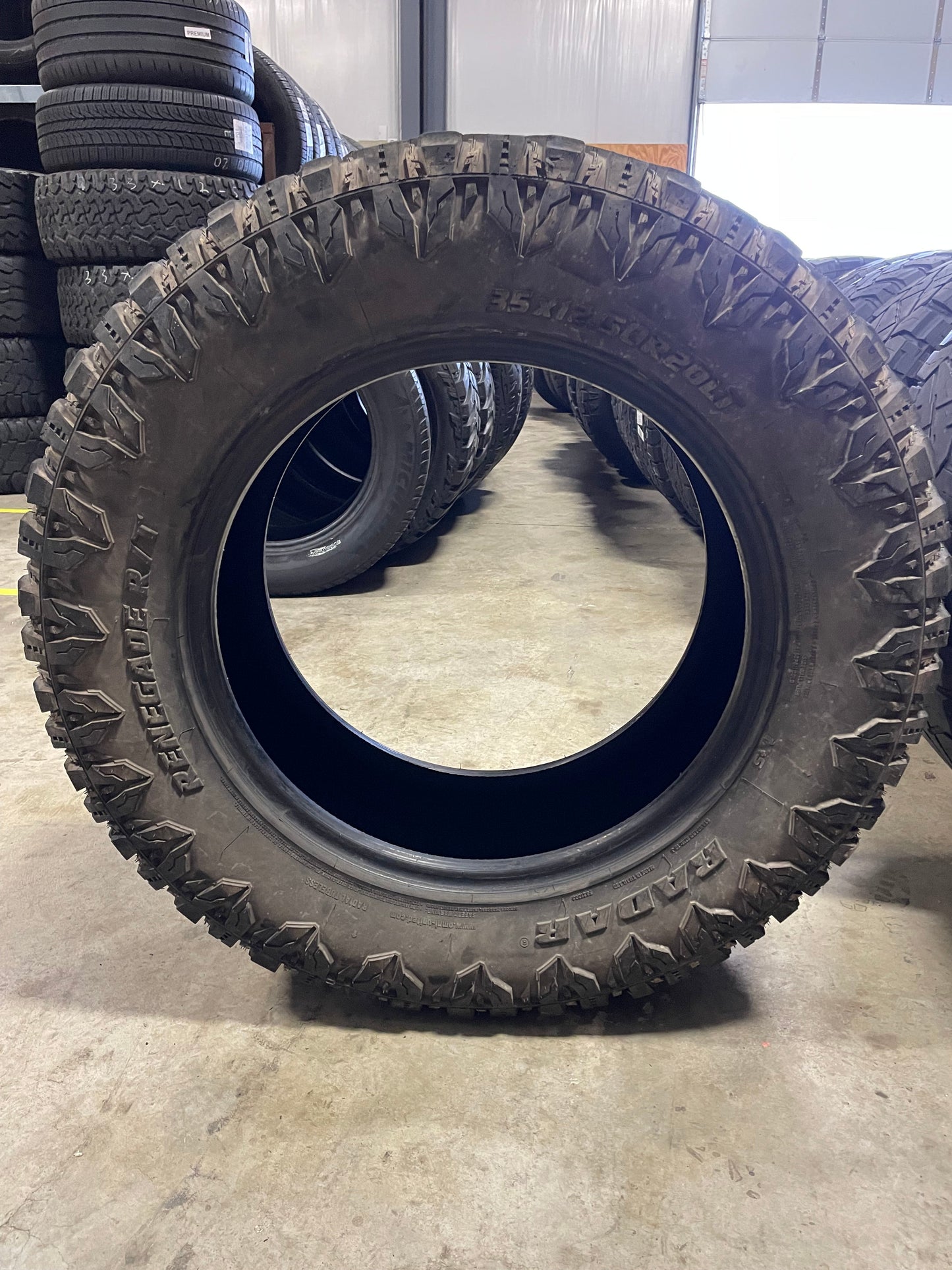 SINGLE 35X12.50R20 Radar Renegade R/T 125 Q F - Used Tires