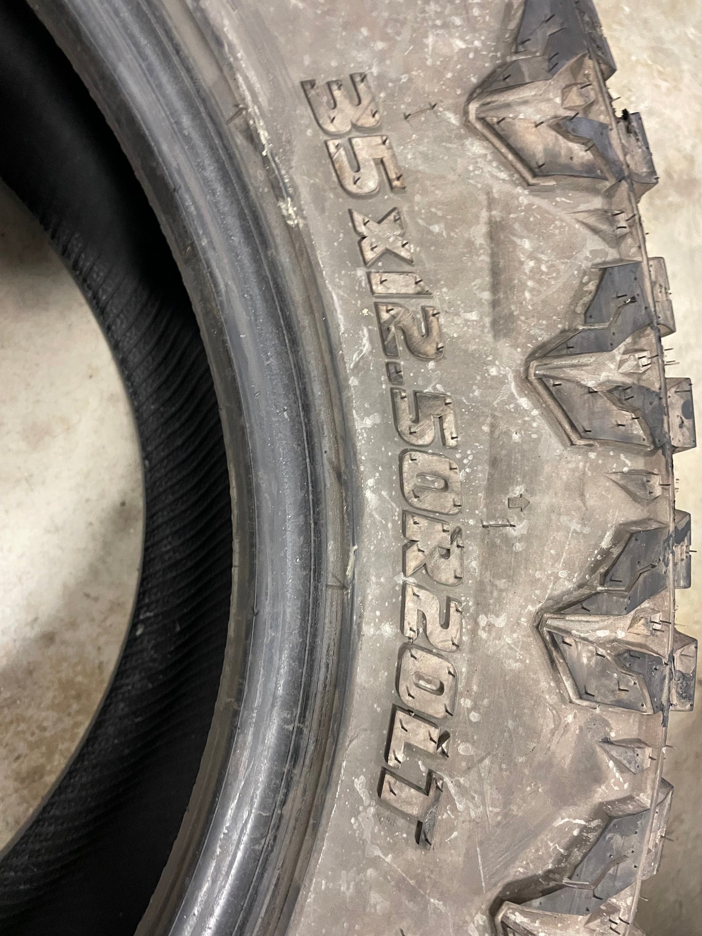 SINGLE 35X12.50R20 Radar Renegade R/T 125 Q F - Used Tires