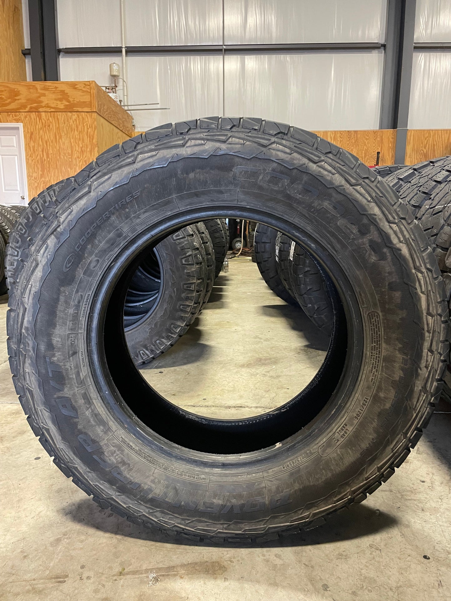 SINGLE 275/65R18 Cooper Adventurer A/T 123/120 S E - Used Tires