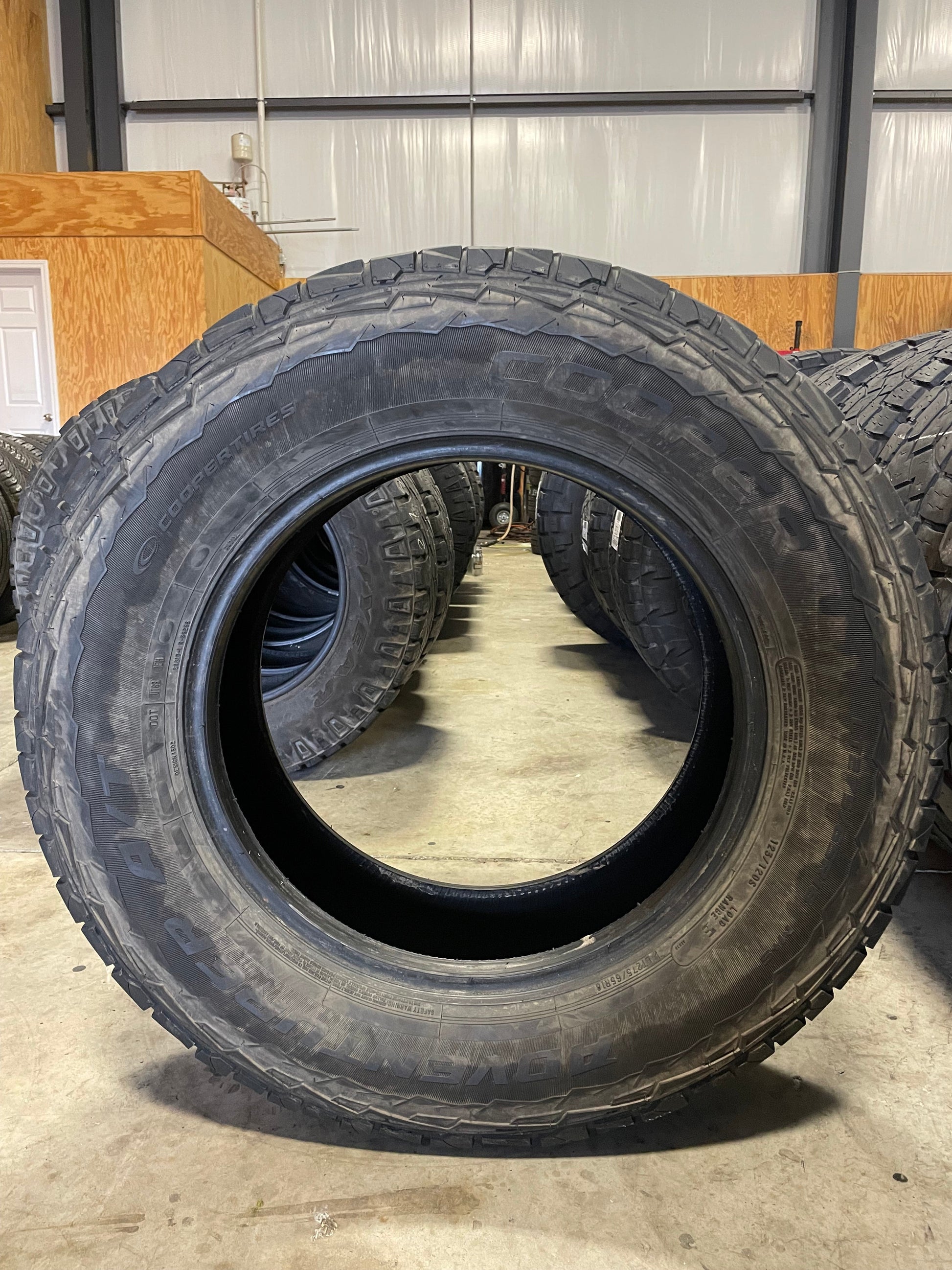 SINGLE 275/65R18 Cooper Adventurer A/T 123/120 S E - Used Tires