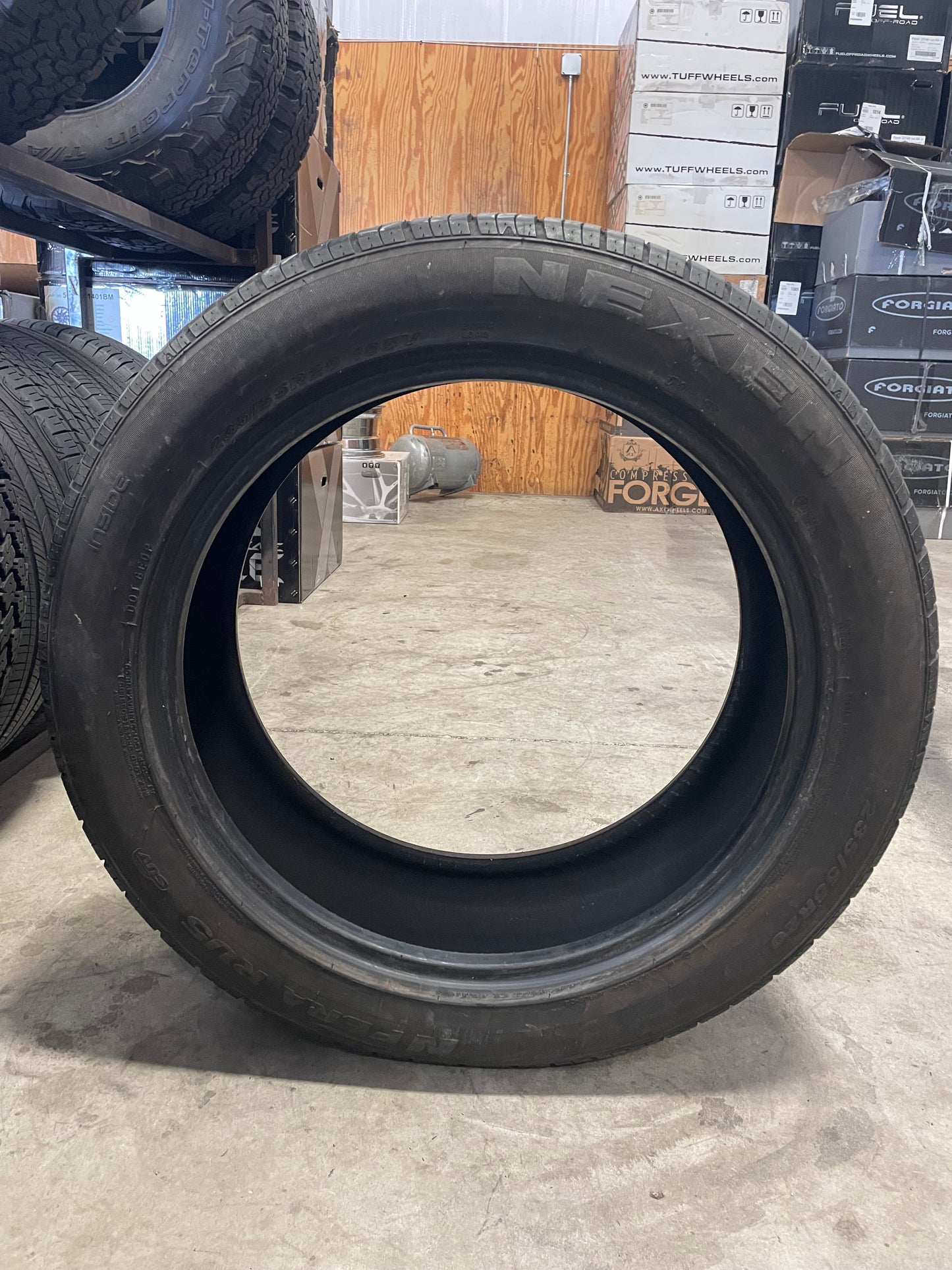SINGLE 235/55R20 Nexen Nfera ru5 105 V XL - Used Tires