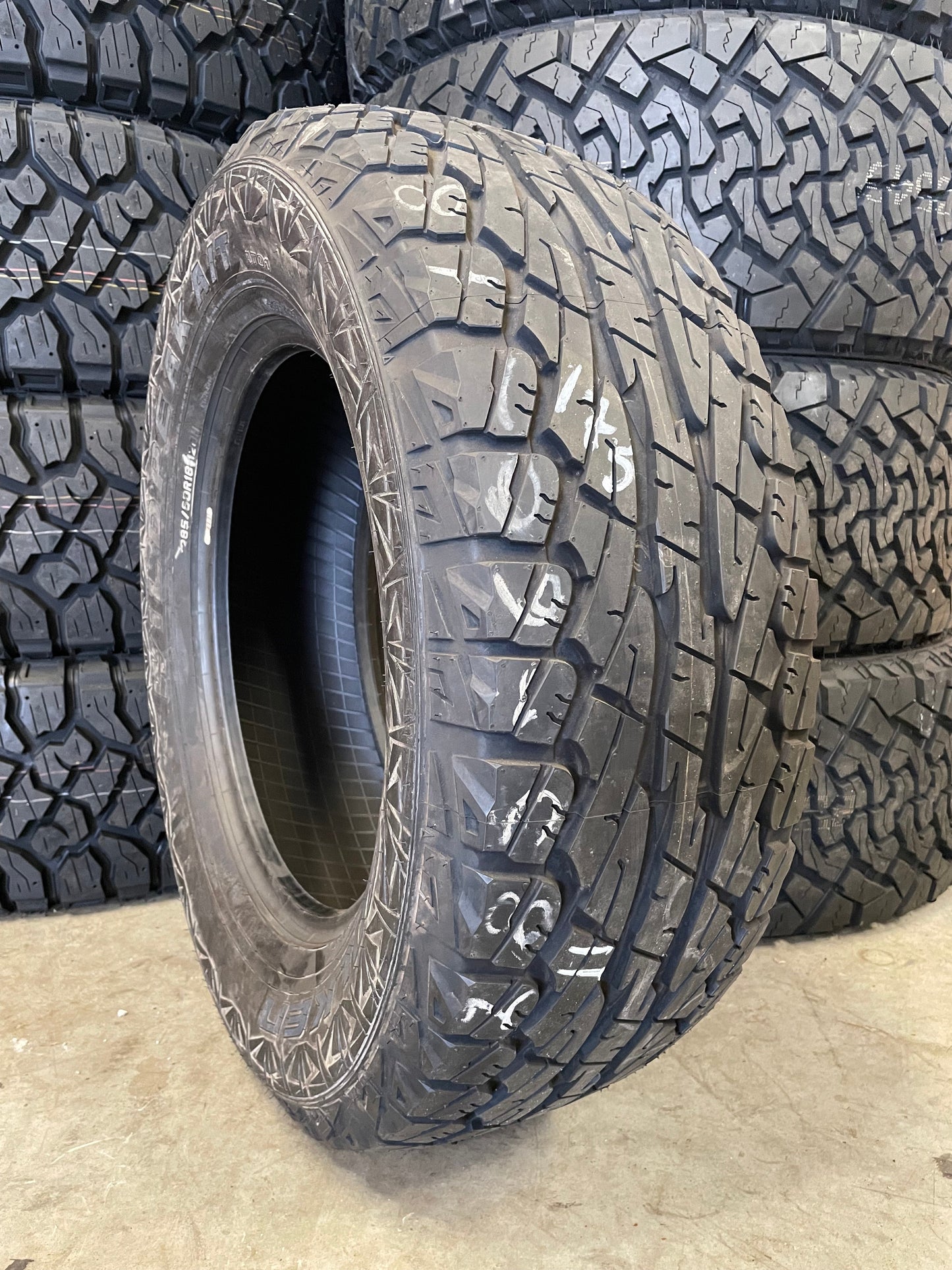 SINGLE 285/60R18 Falken Wild Peak A/T 120 H XL - Used Tires