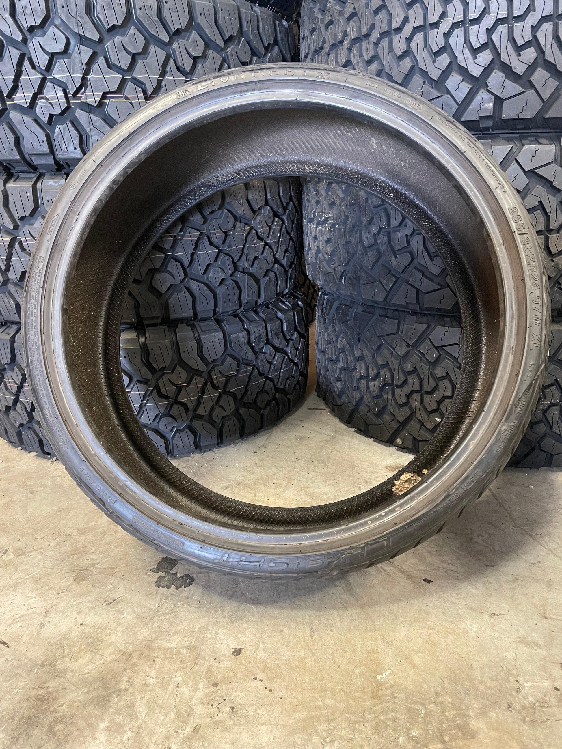 SET OF 2 255/30R24 Lionhart LH-EIGHT 97W XL - Used Tires