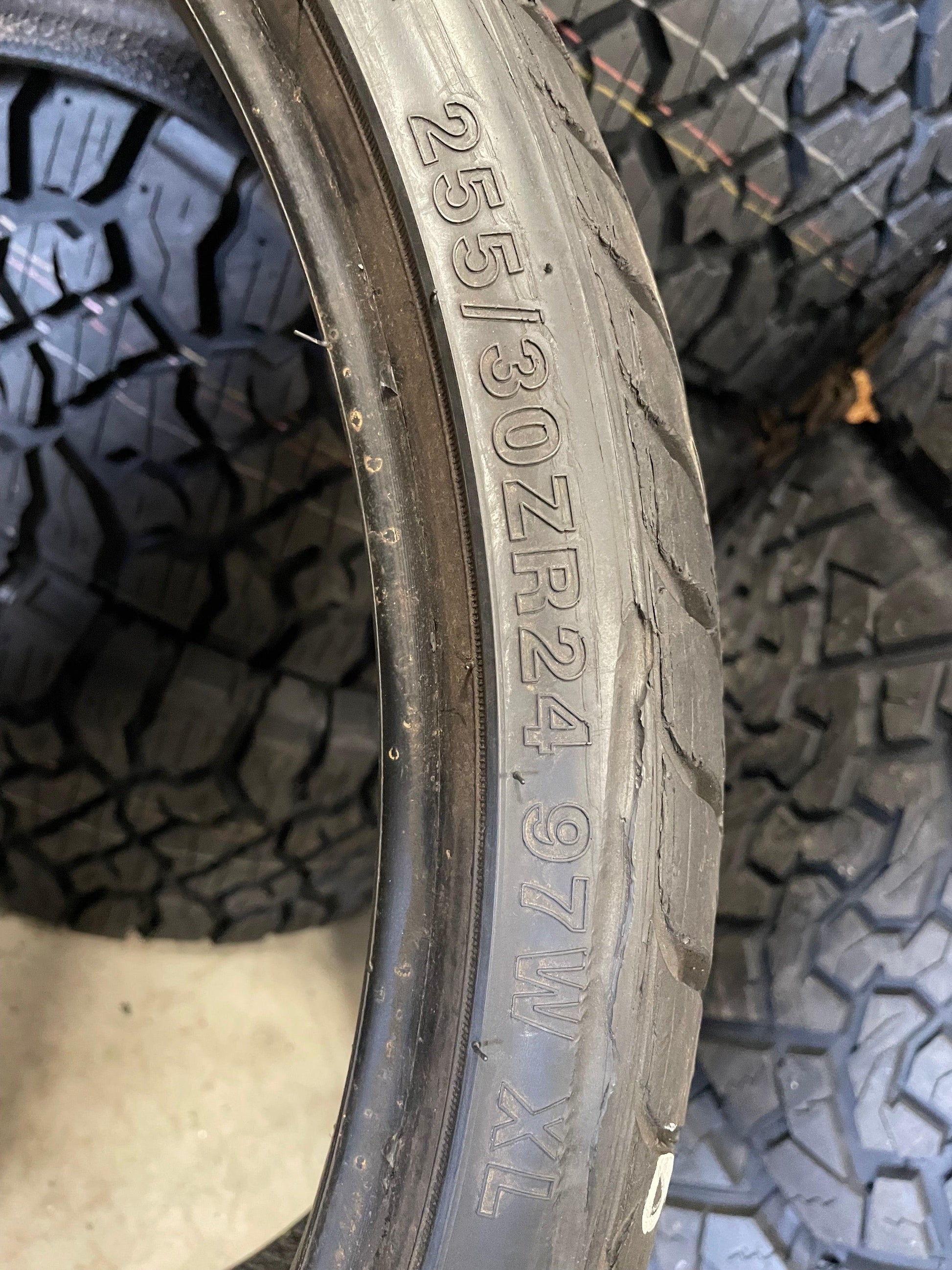 SET OF 2 255/30R24 Lionhart LH-EIGHT 97W XL - Used Tires