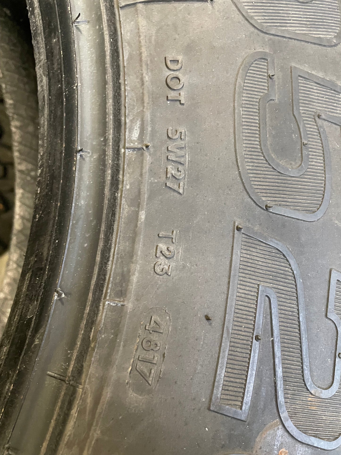 SET OF 6 11R24.5 DAYTON D520S/Regroovable - Case Perfect Condition 146/143L G - Used Tires