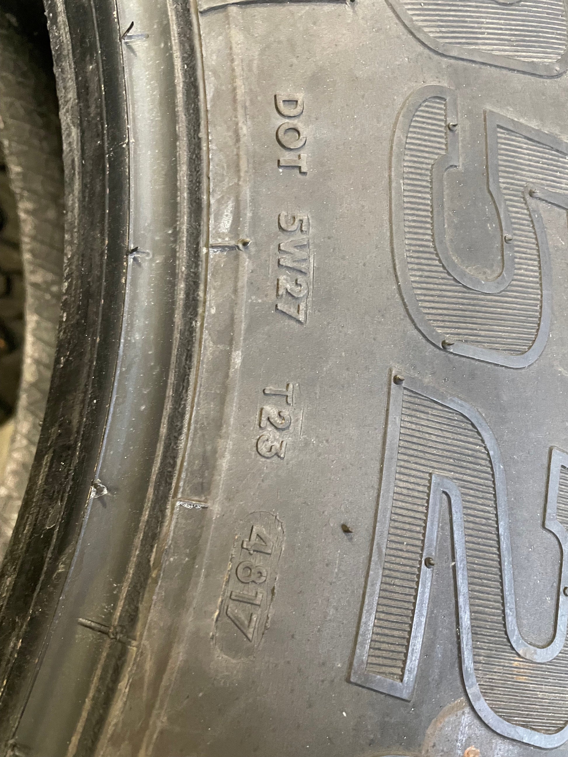 SET OF 6 11R24.5 DAYTON D520S/Regroovable - Case Perfect Condition 146/143L G - Used Tires