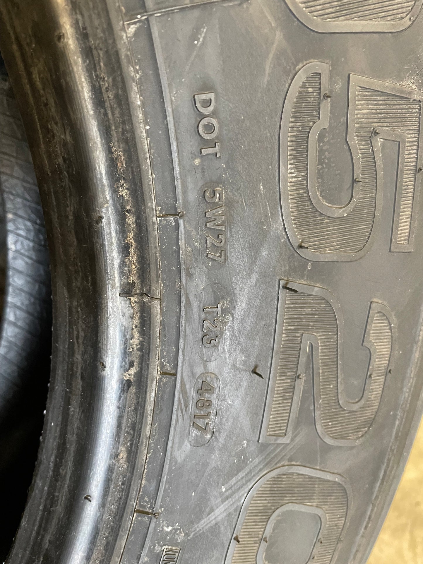 SET OF 6 11R24.5 DAYTON D520S/Regroovable - Case Perfect Condition 146/143L G - Used Tires