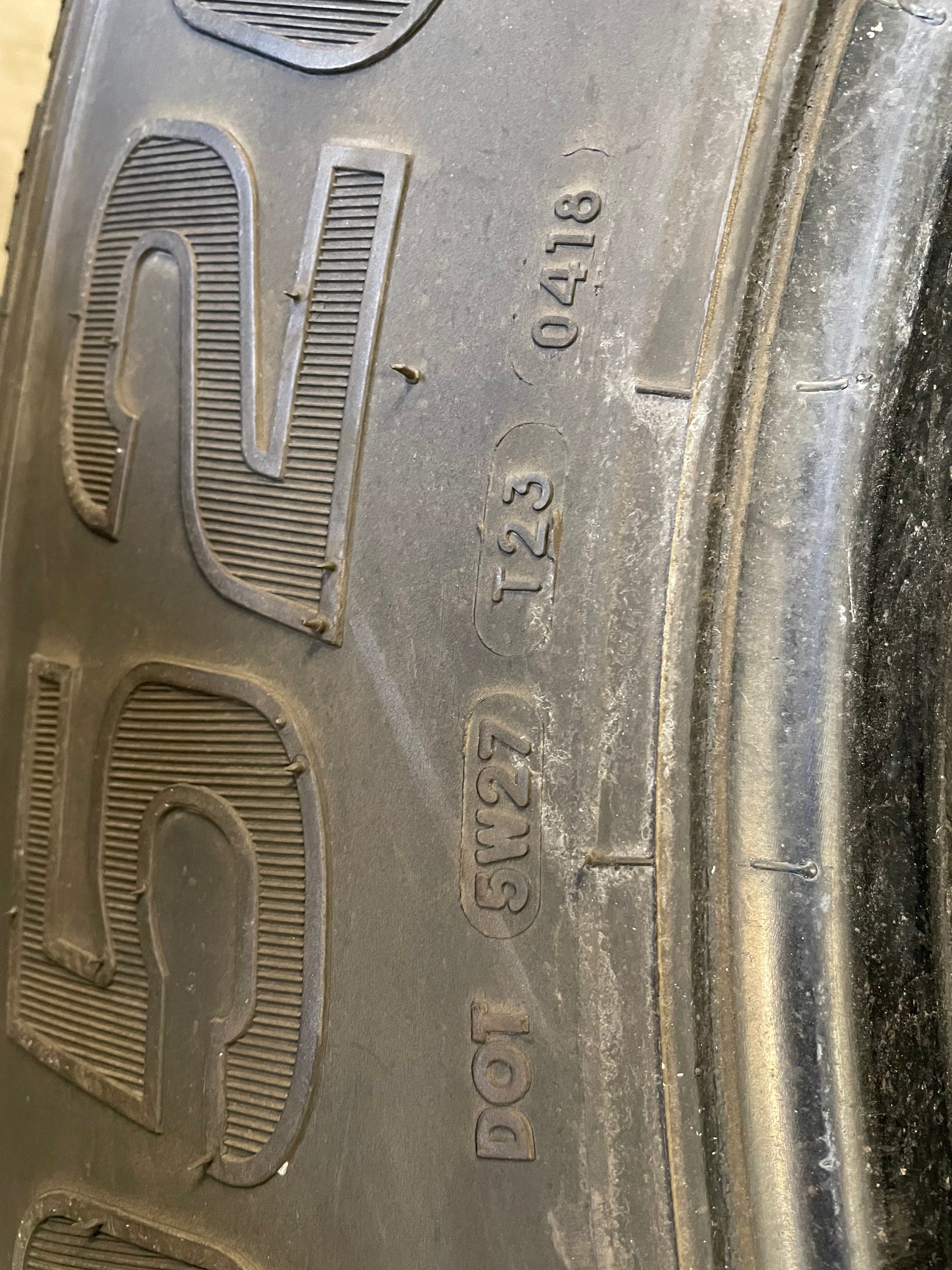 SET OF 6 11R24.5 DAYTON D520S/Regroovable - Case Perfect Condition 146/143L G - Used Tires