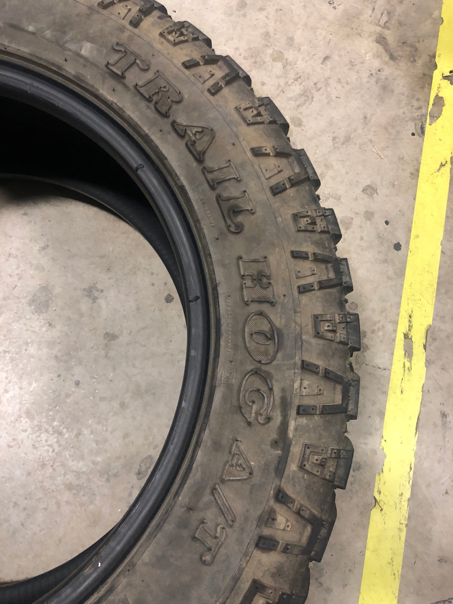 SET OF 2 285/60R20LT KANATI TRAIL HOG A/T 125/122Q E - Used Tires