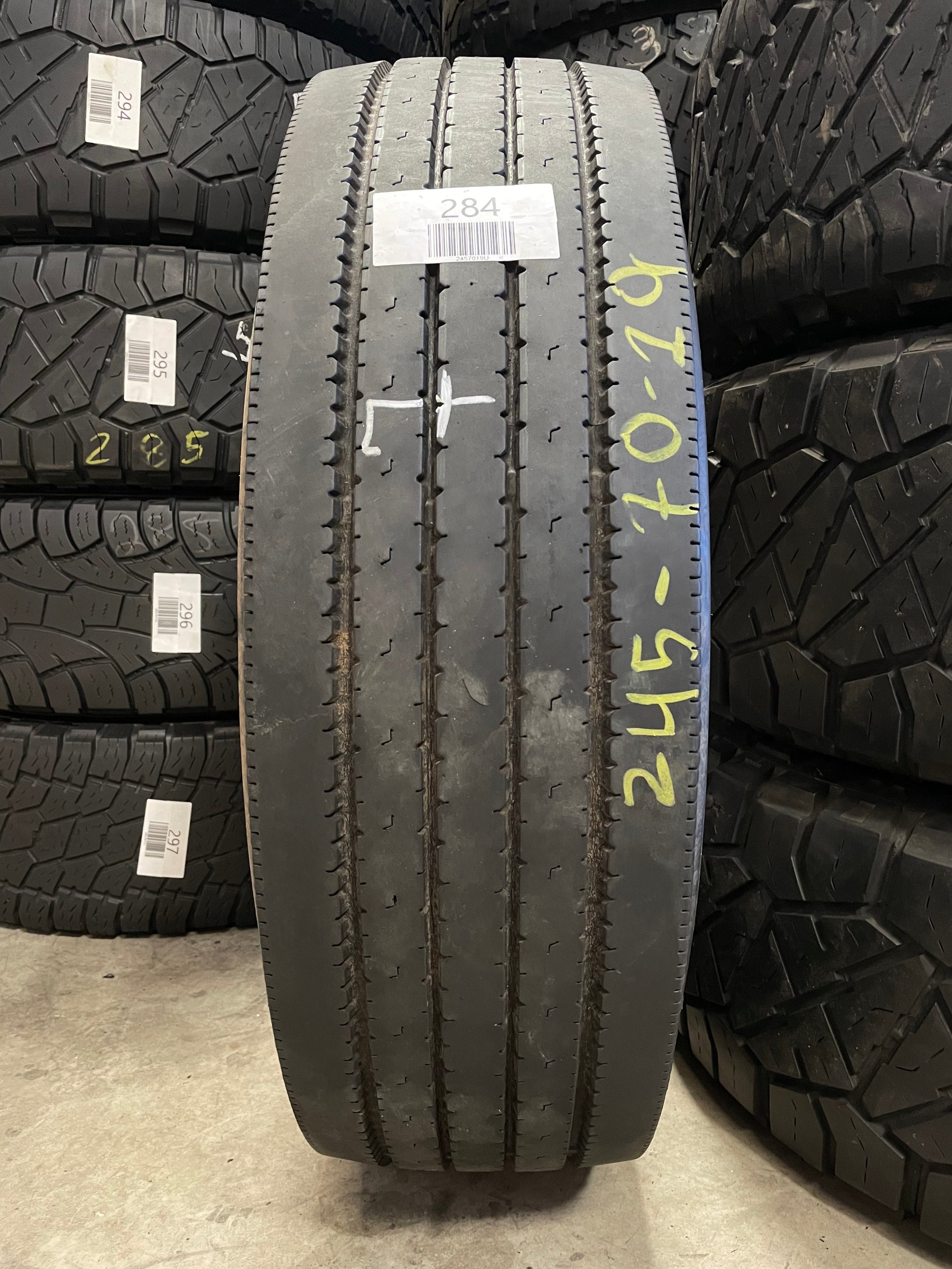 SINGLE 245/70R19.5 Bridgstone R225/Regroovable G - Used Tires