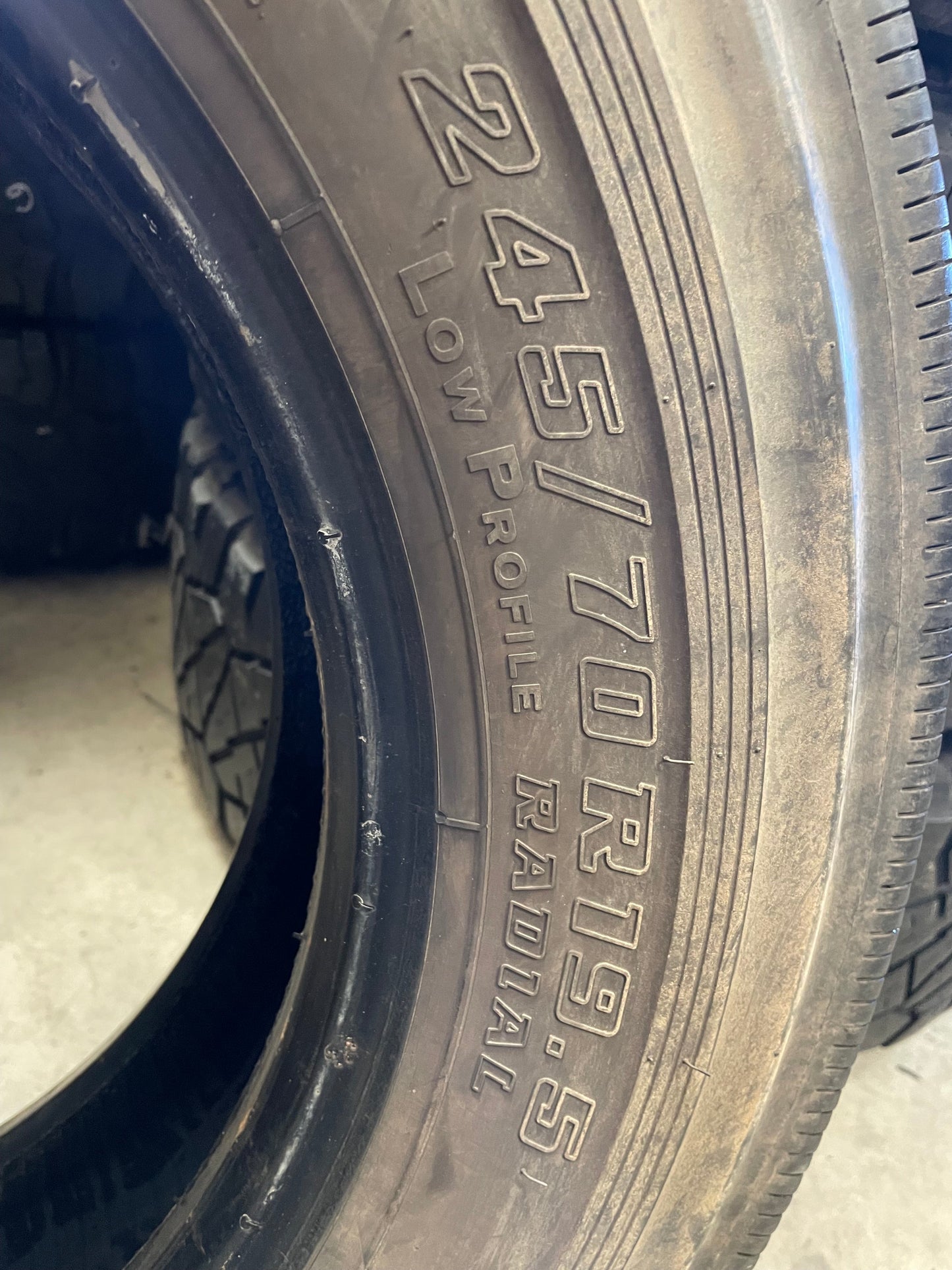 SINGLE 245/70R19.5 Bridgstone R225/Regroovable G - Used Tires