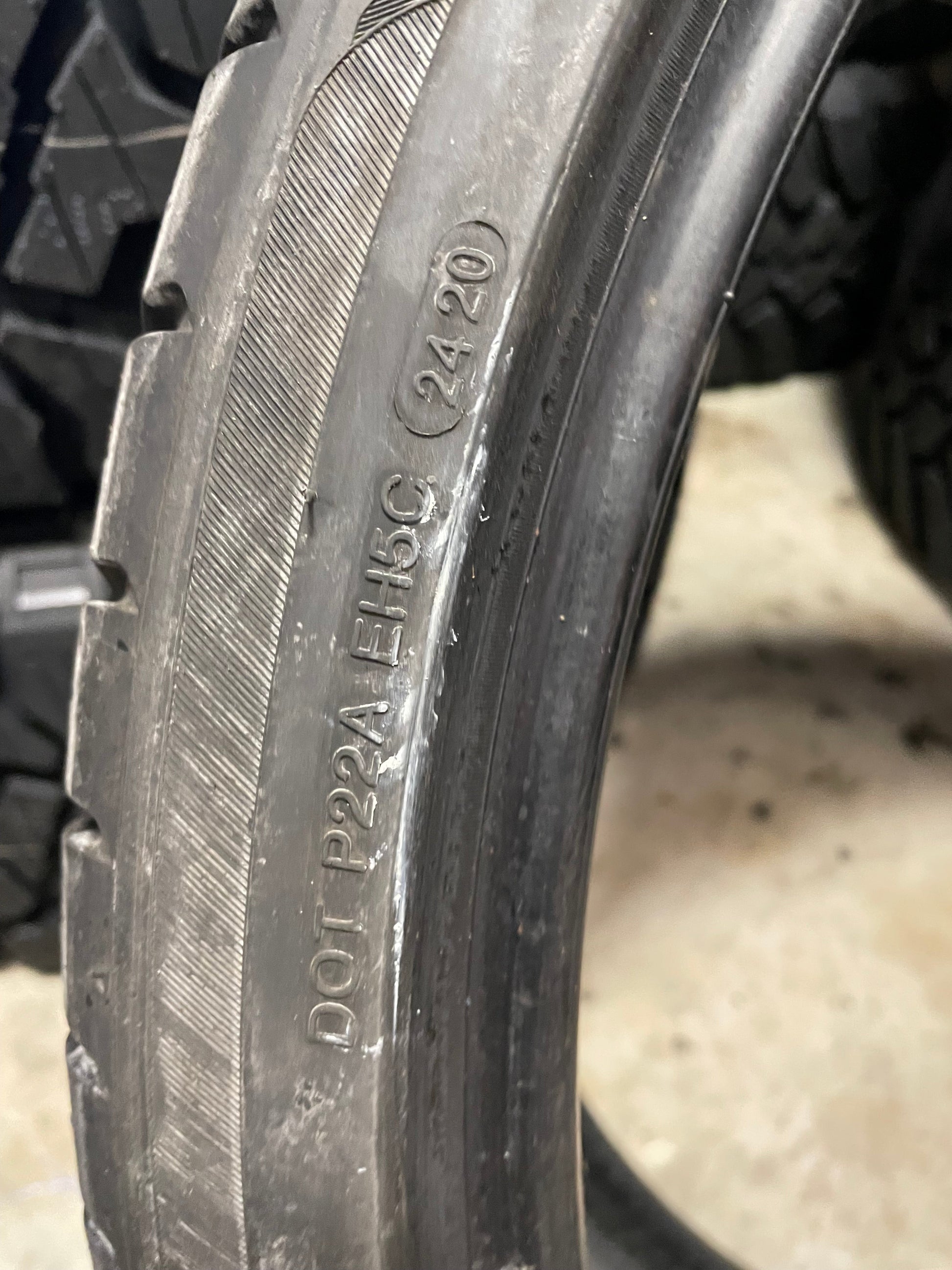 SINGLE 305/30R26 Delinte Desert Storm II DS8 116 W XL - Used Tires