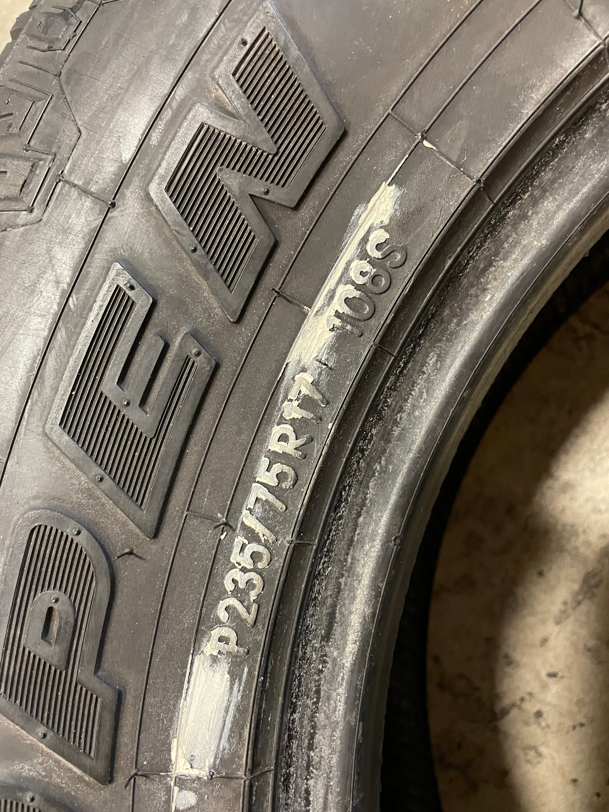 SINGLE 235/75R17 Toyo Open Country A/T 108S SL - Used Tires