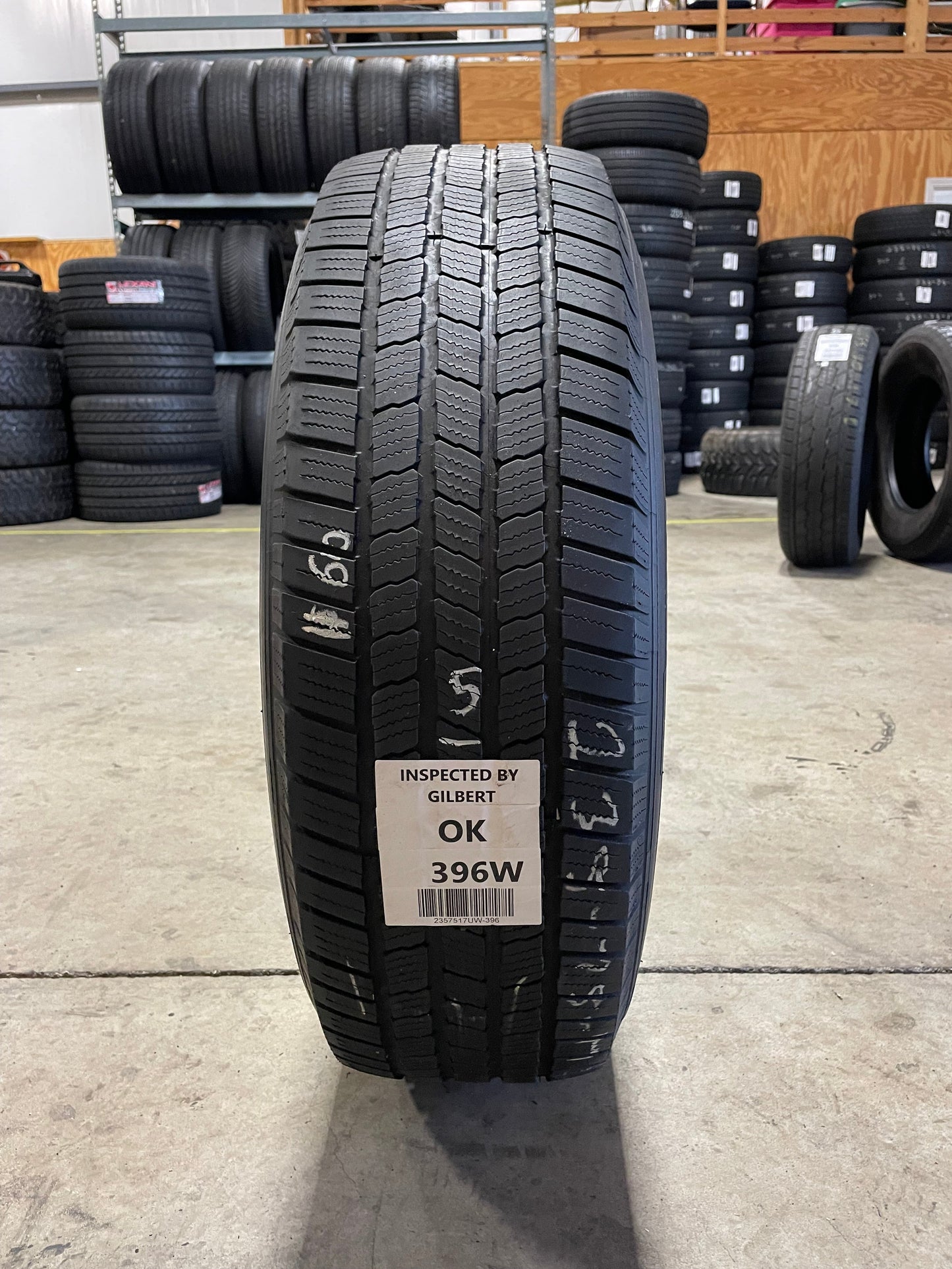 SINGLE 235/75R17 Michelin Defender LTX M/S 109 T SL - Used Tires
