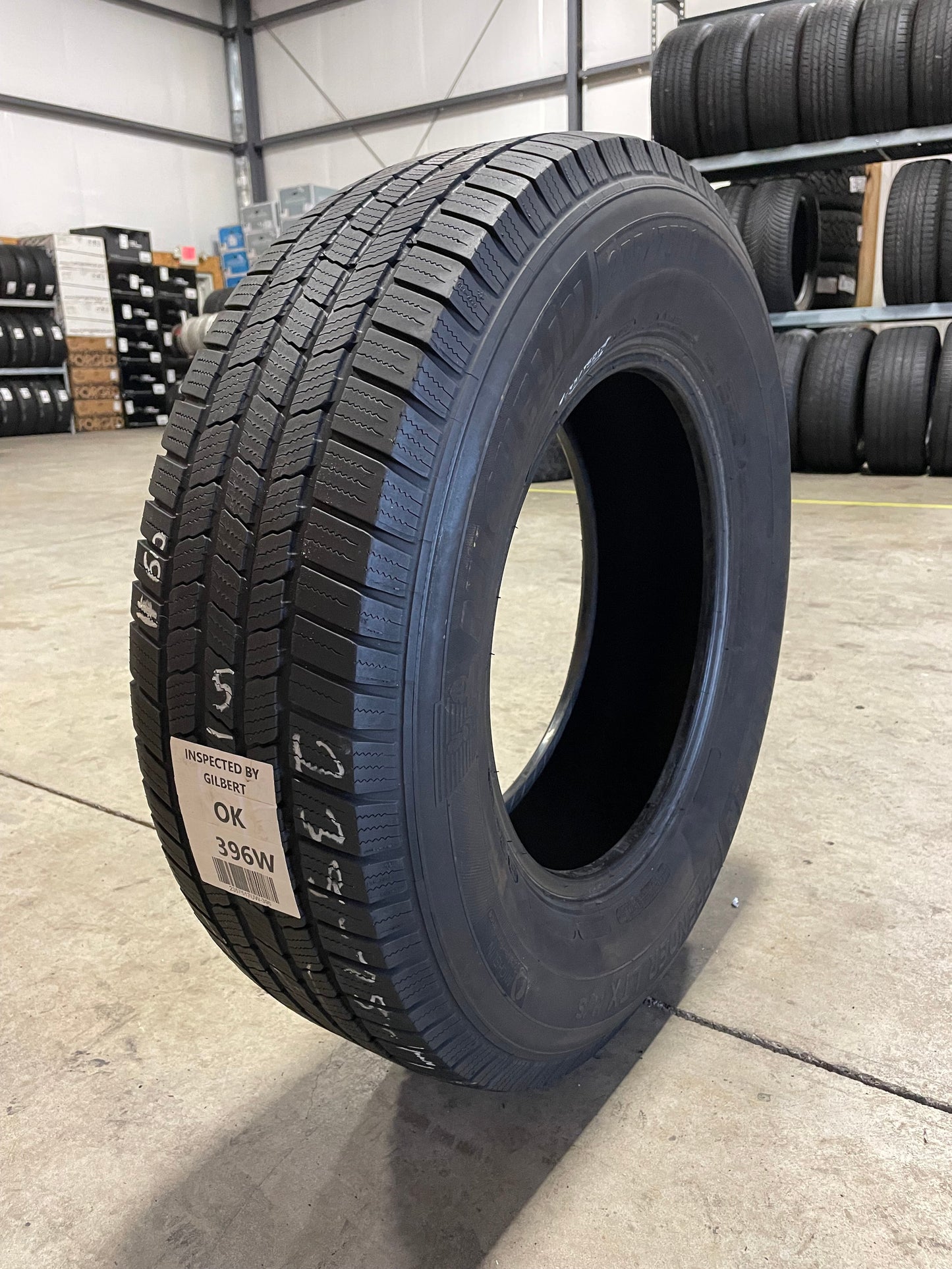 SINGLE 235/75R17 Michelin Defender LTX M/S 109 T SL - Used Tires