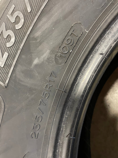 SINGLE 235/75R17 Michelin Defender LTX M/S 109 T SL - Used Tires