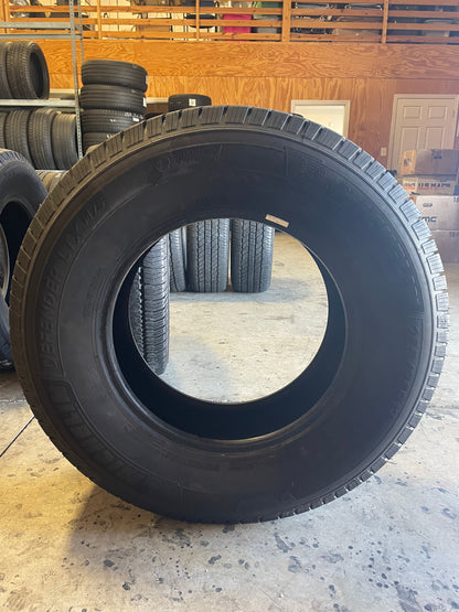 SINGLE 255/75R17 Michelin Defender LTX M/S 115 T SL - Used Tires