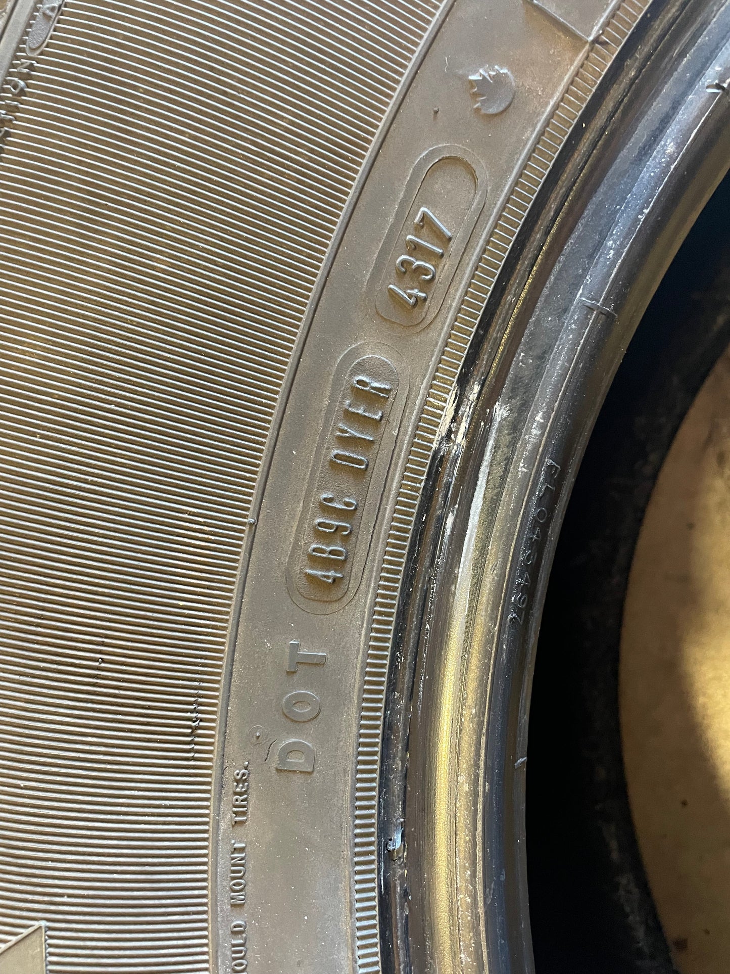 SINGLE 255/75R17 Goodyear Wrangler SR-A 113 S SL - Used Tires