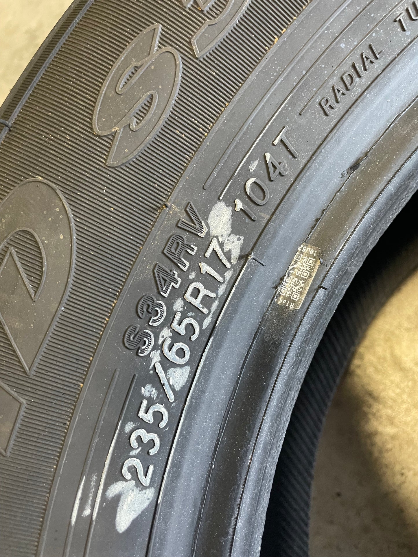 SINGLE 235/65R17 Yokohama Avid S34 104 T SL - Premium Used Tires