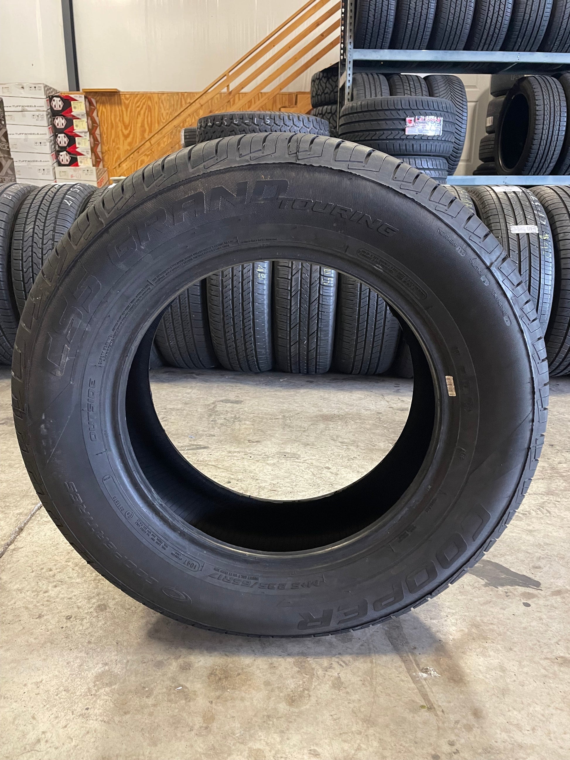 SINGLE 235/65R17 Cooper CS5 Grand Touring 104 T SL - Premium Used Tires