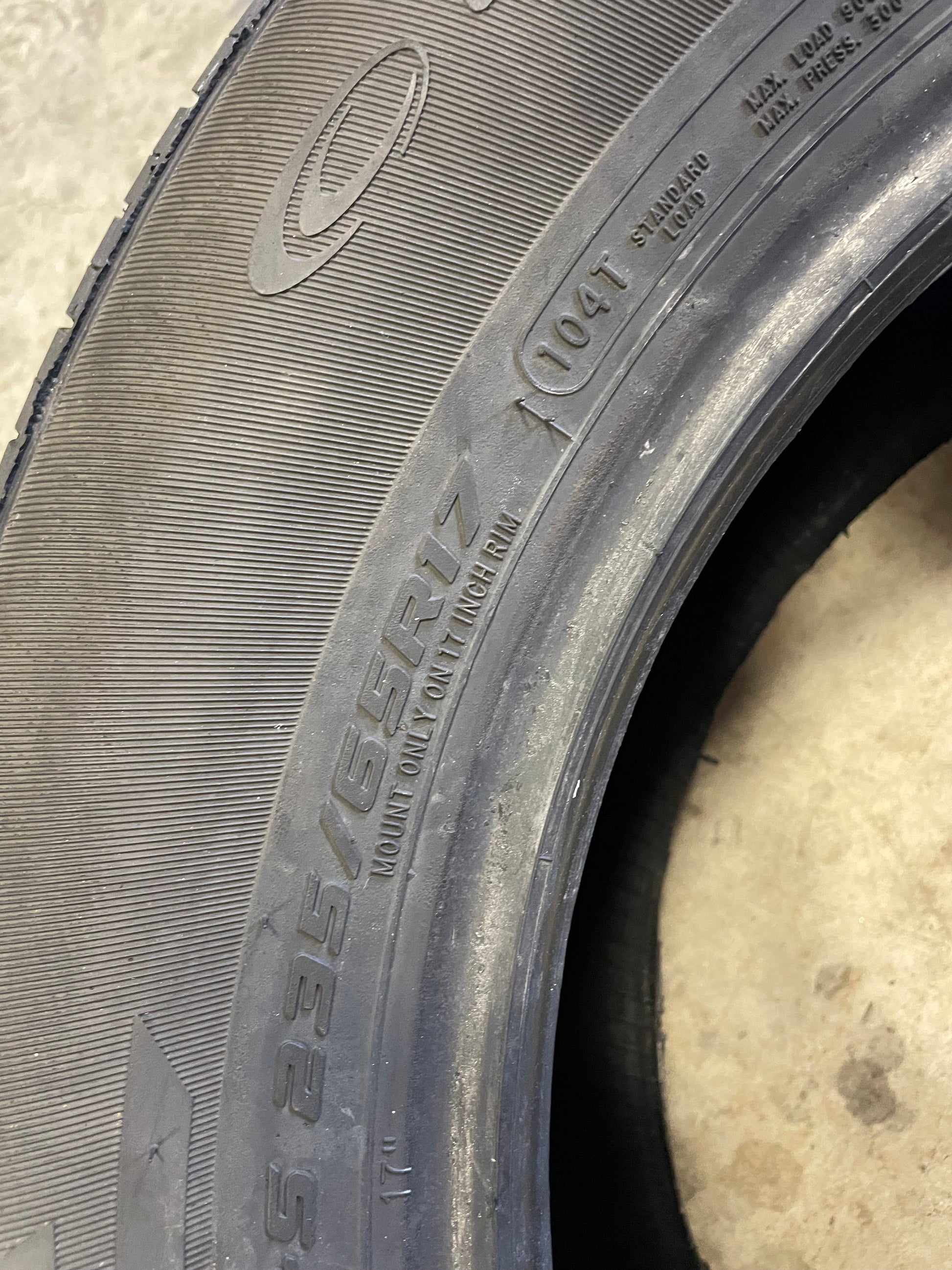 SINGLE 235/65R17 Cooper CS5 Grand Touring 104 T SL - Premium Used Tires