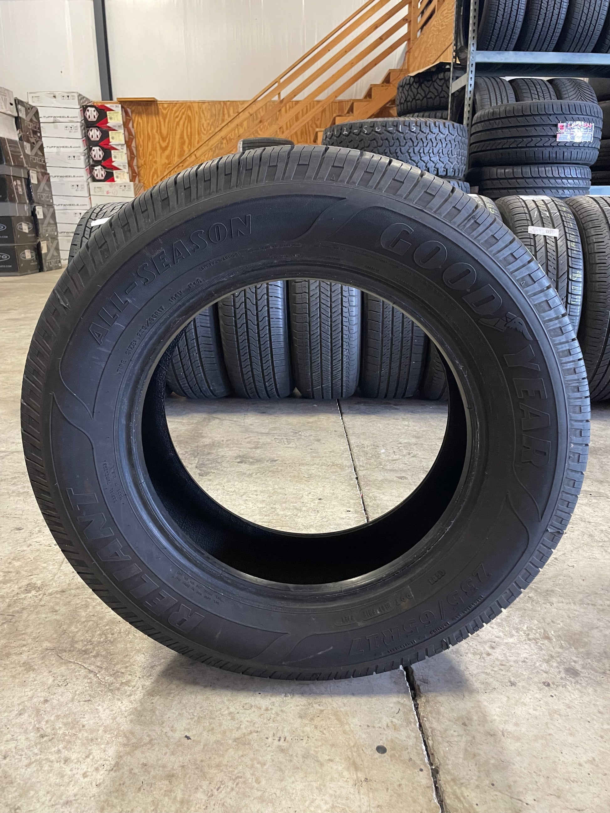 SINGLE 235/65R17 Goodyear Reliant All Season 104 V SL - Premium Used Tires