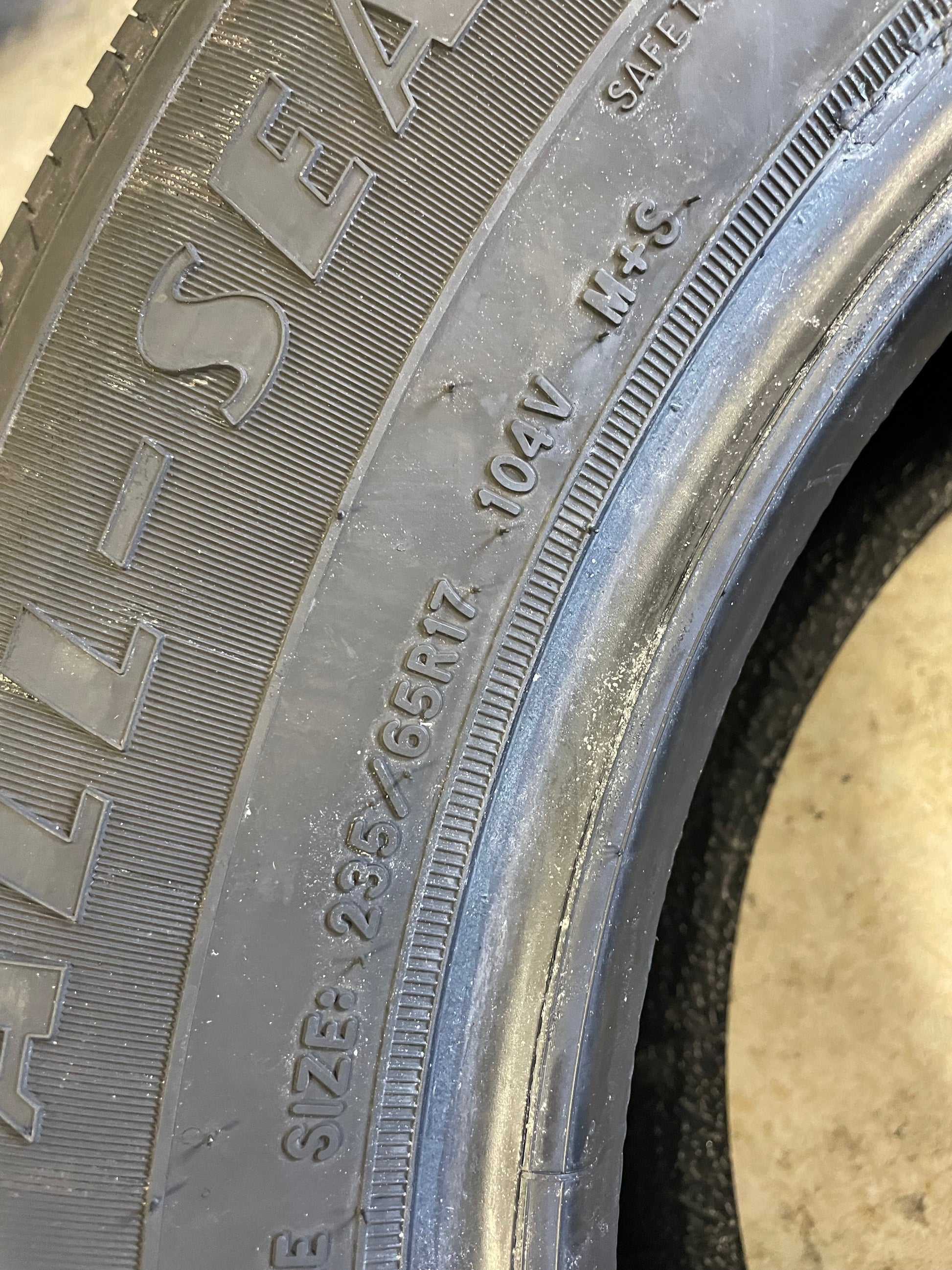 SINGLE 235/65R17 Goodyear Reliant All Season 104 V SL - Premium Used Tires