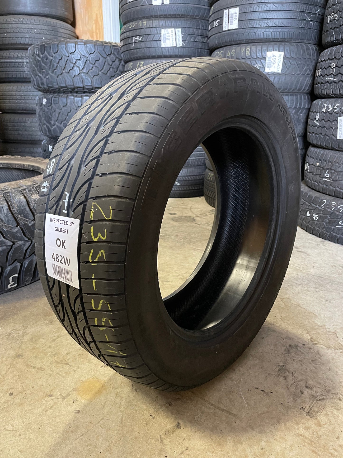 SINGLE 235/55R17 Uniroyal Tiger Paw GTZ 99 W SL - Used Tires