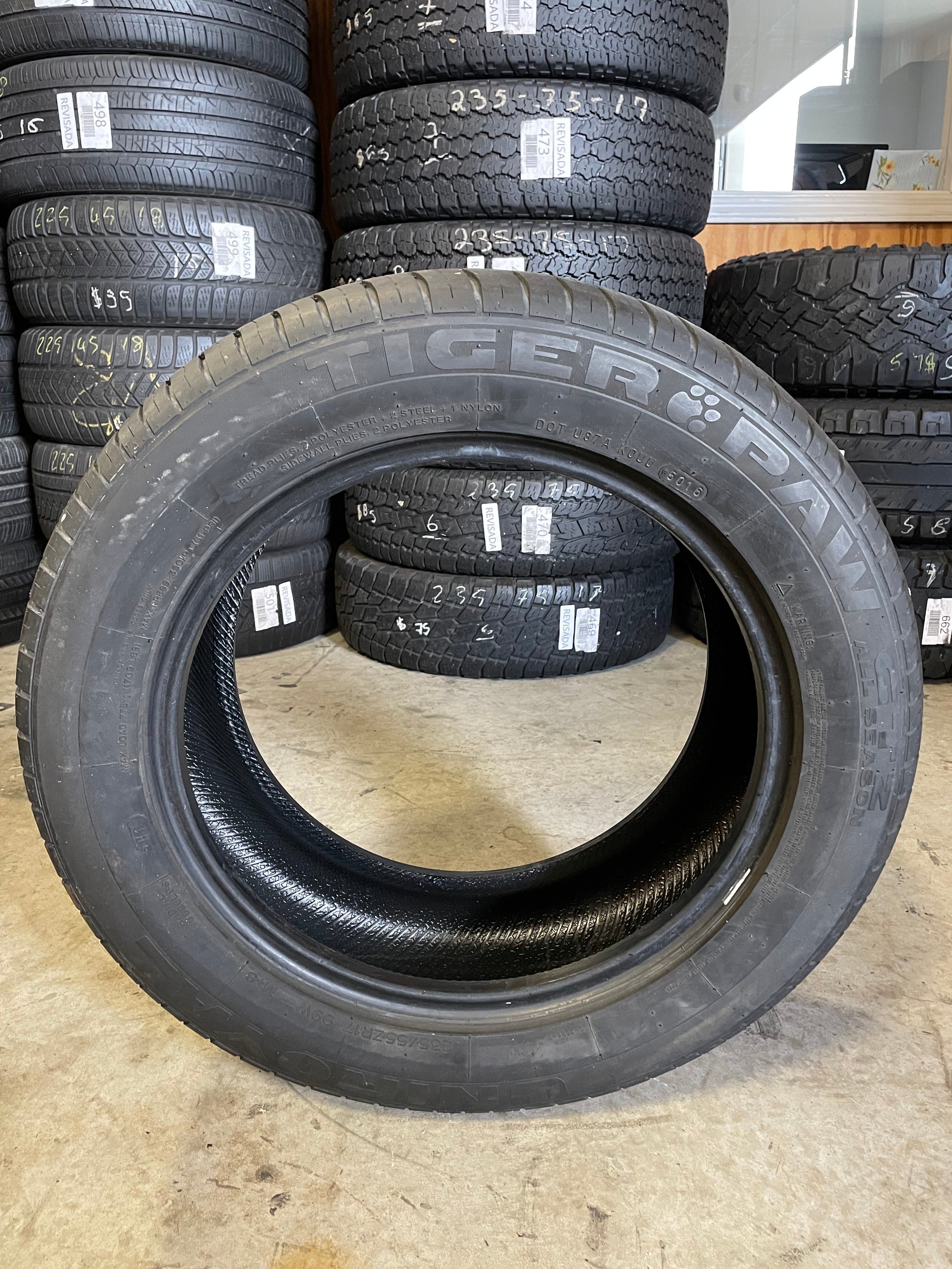 SINGLE 235/55R17 Uniroyal Tiger Paw GTZ 99 W SL - Used Tires