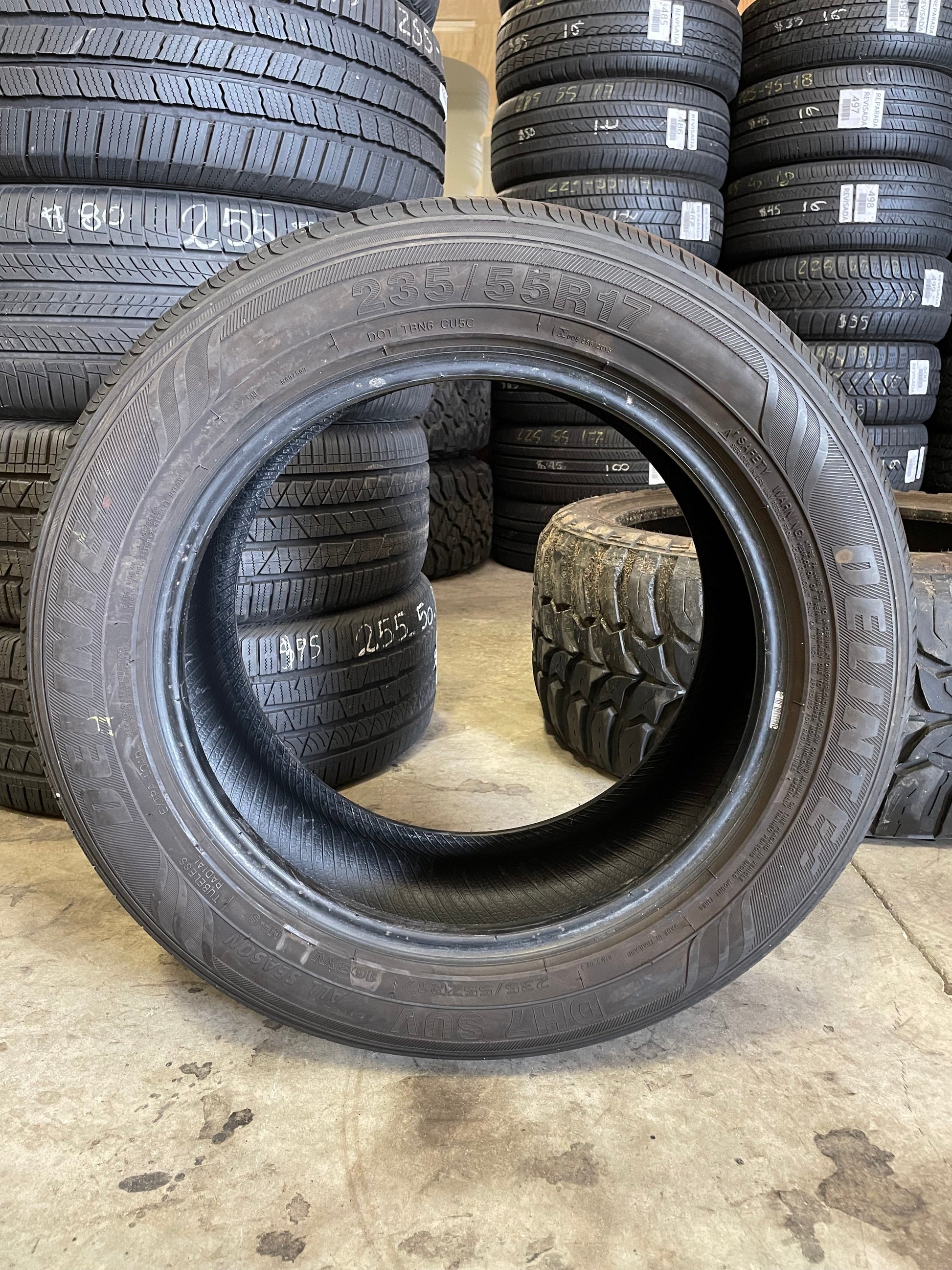 SINGLE 235/55R17 Delinte DH7 SUV 103 W XL - Used Tires