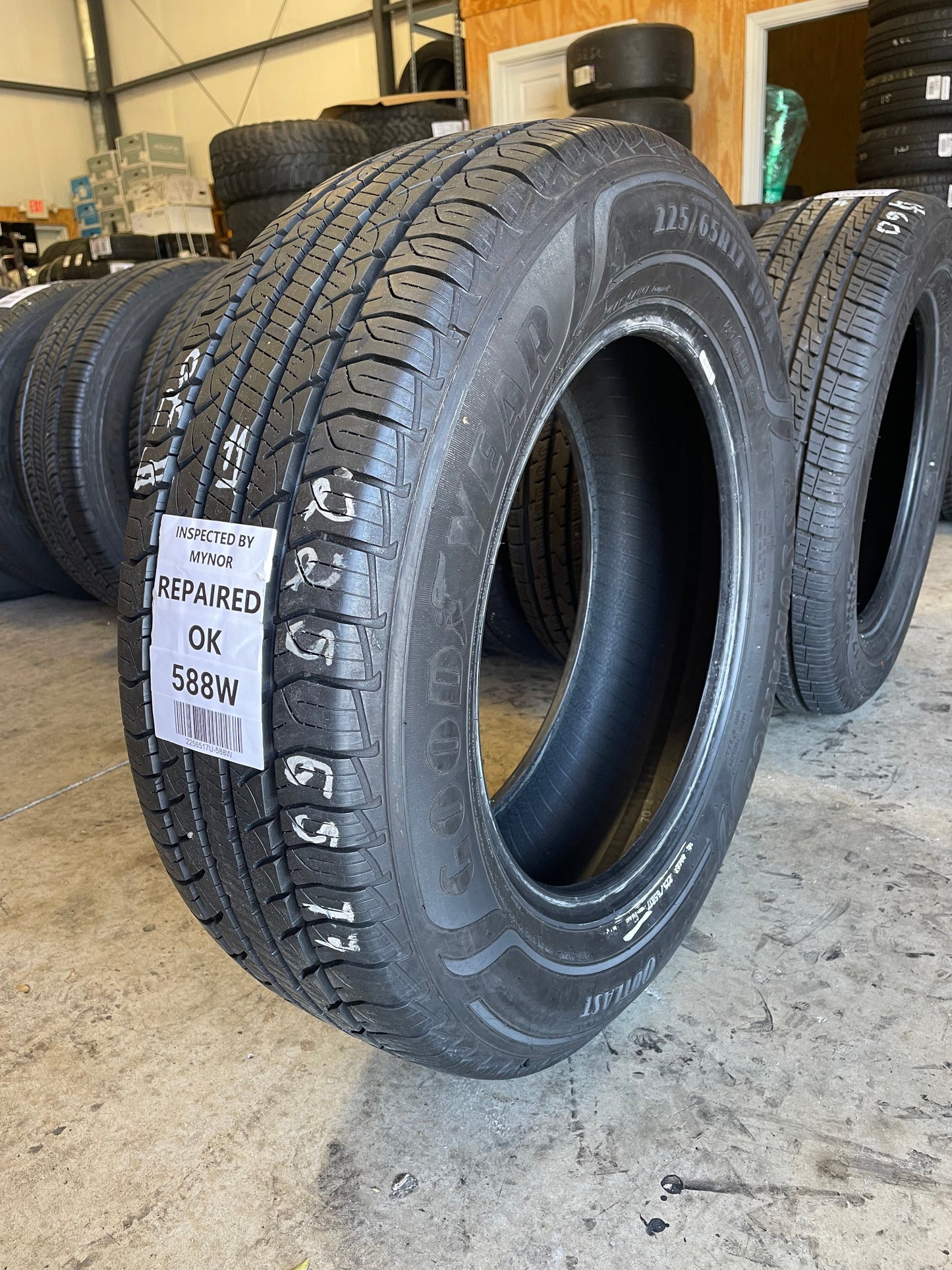 SINGLE 225/65R17 Goodyear Assurance Outlas 102 H SL - Used Tires