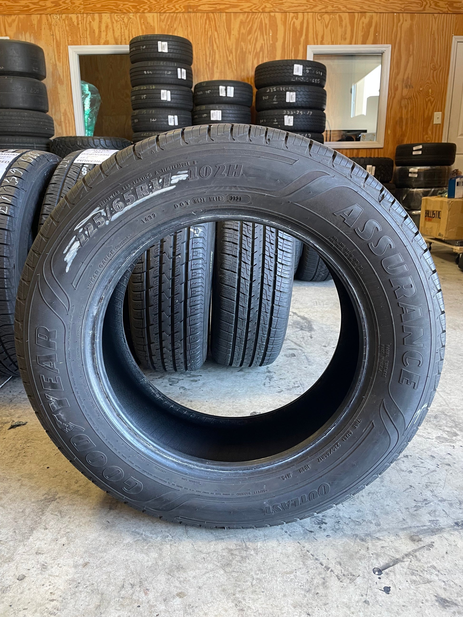 SINGLE 225/65R17 Goodyear Assurance Outlas 102 H SL - Used Tires