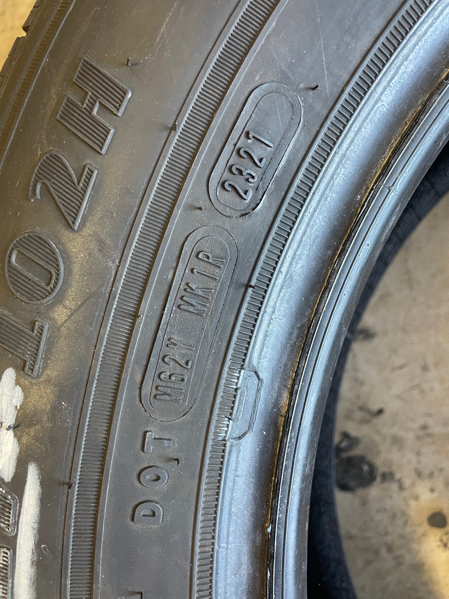 SINGLE 225/65R17 Goodyear Assurance Outlas 102 H SL - Used Tires