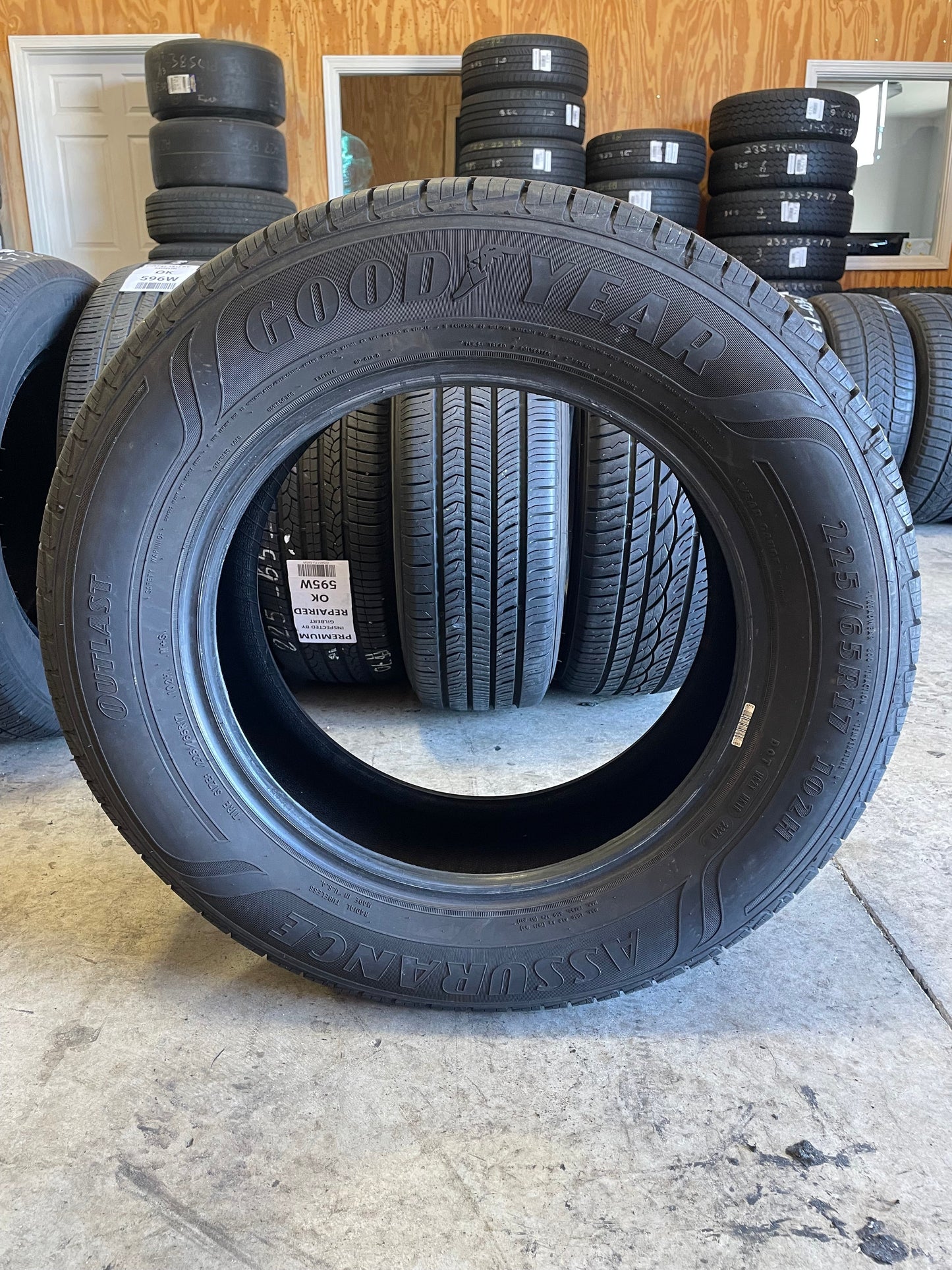 SINGLE 225/65R17 Goodyear Assurance Outlas 102H SL - Used Tires