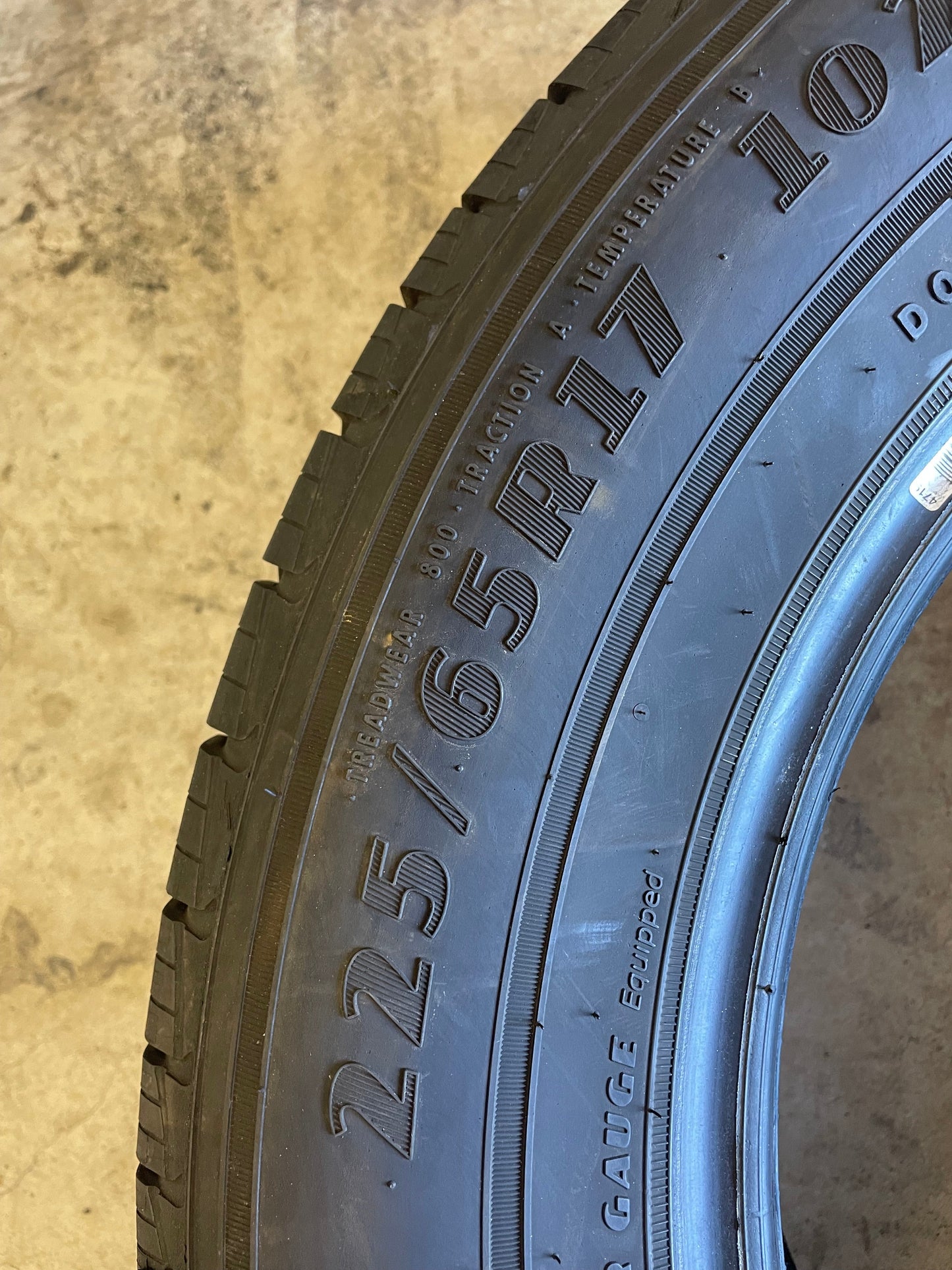 SINGLE 225/65R17 Goodyear Assurance Outlas 102H SL - Used Tires