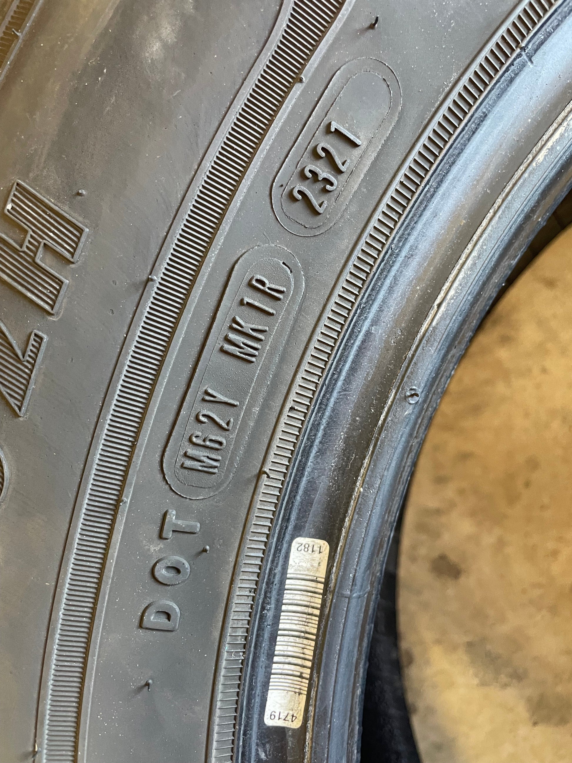 SINGLE 225/65R17 Goodyear Assurance Outlas 102H SL - Used Tires