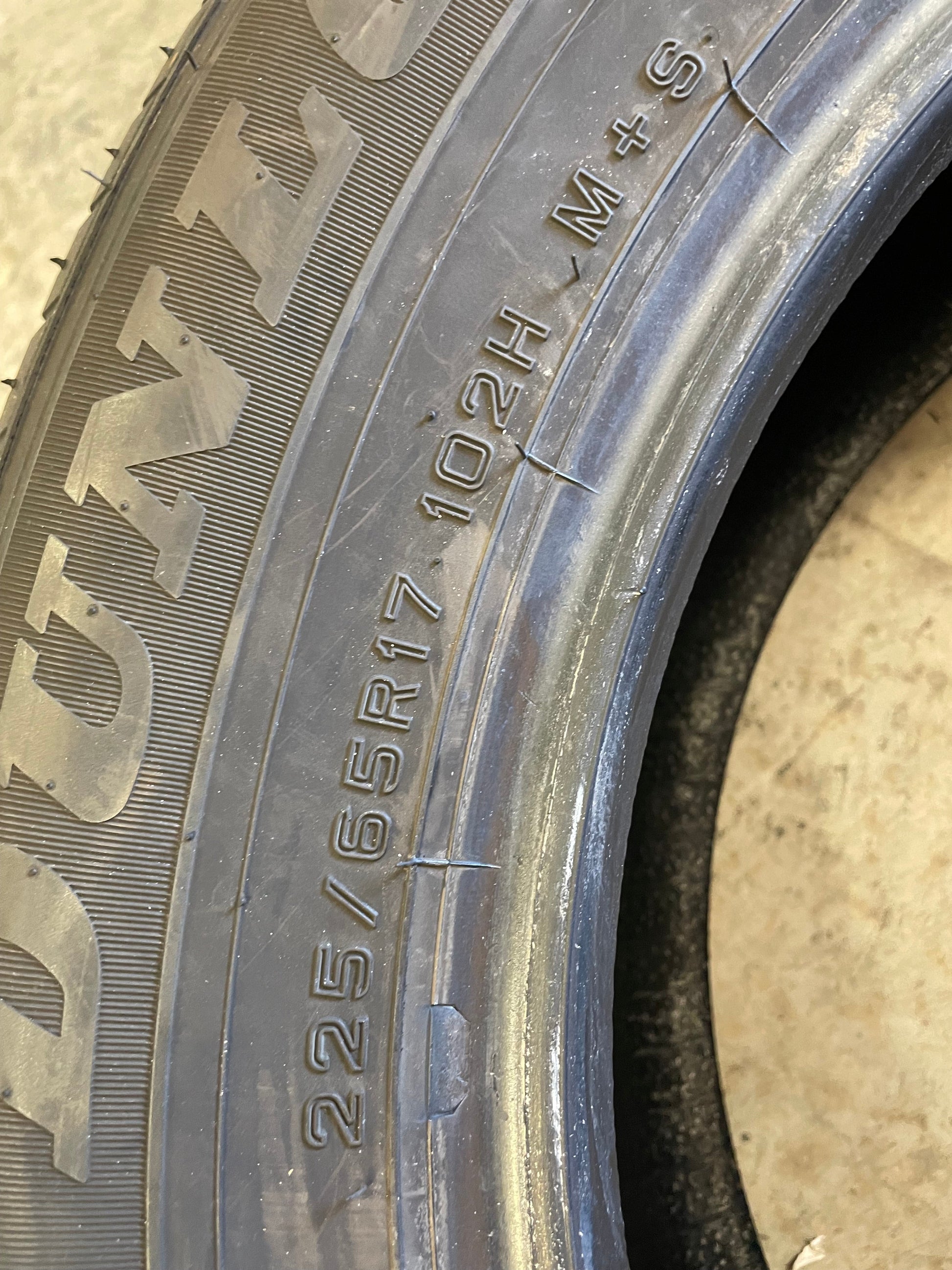 SINGLE 225/65R17 Dunlop Grandtrek 102H SL - Used Tires