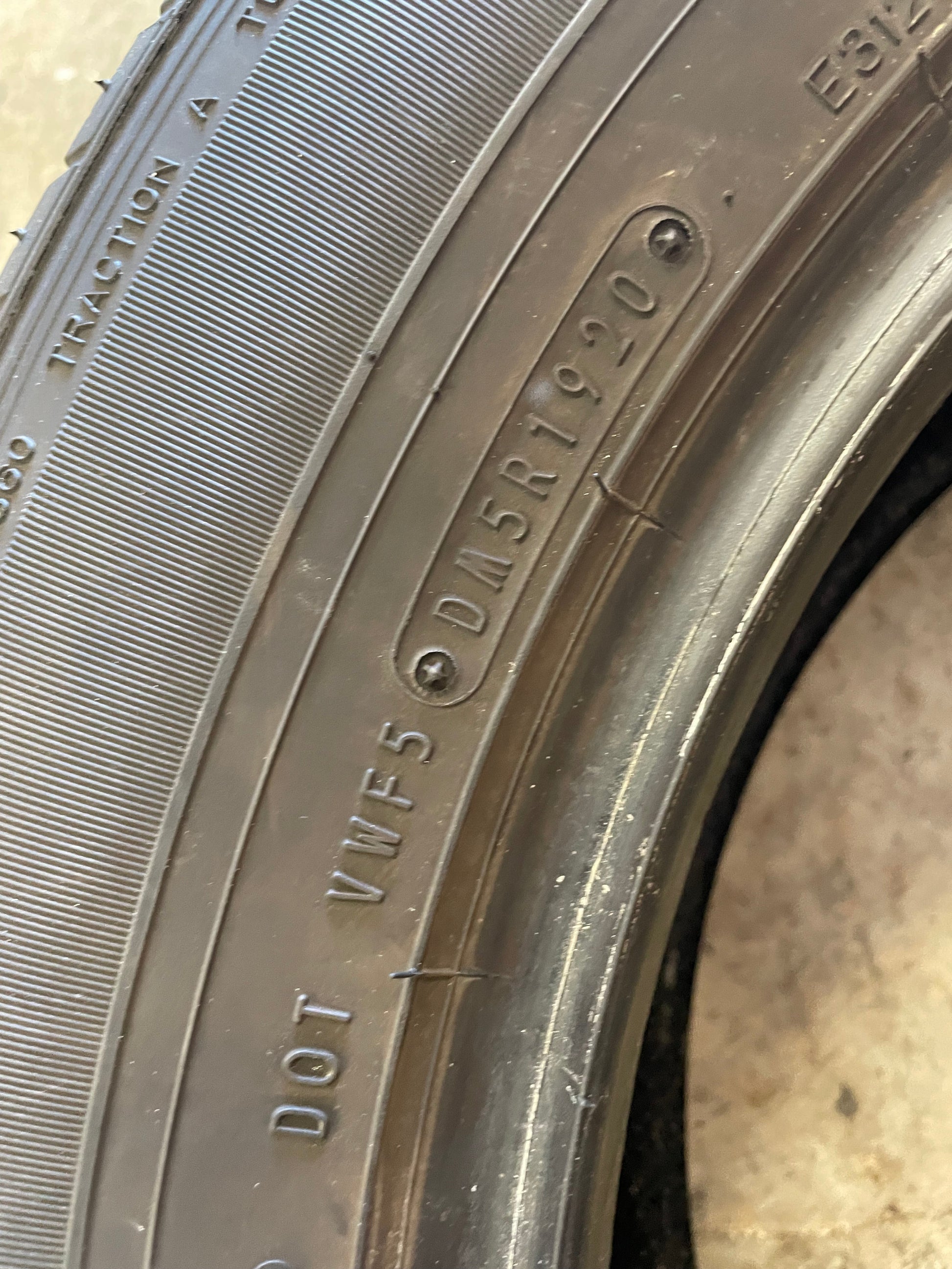 SINGLE 225/65R17 Dunlop Grandtrek 102H SL - Used Tires