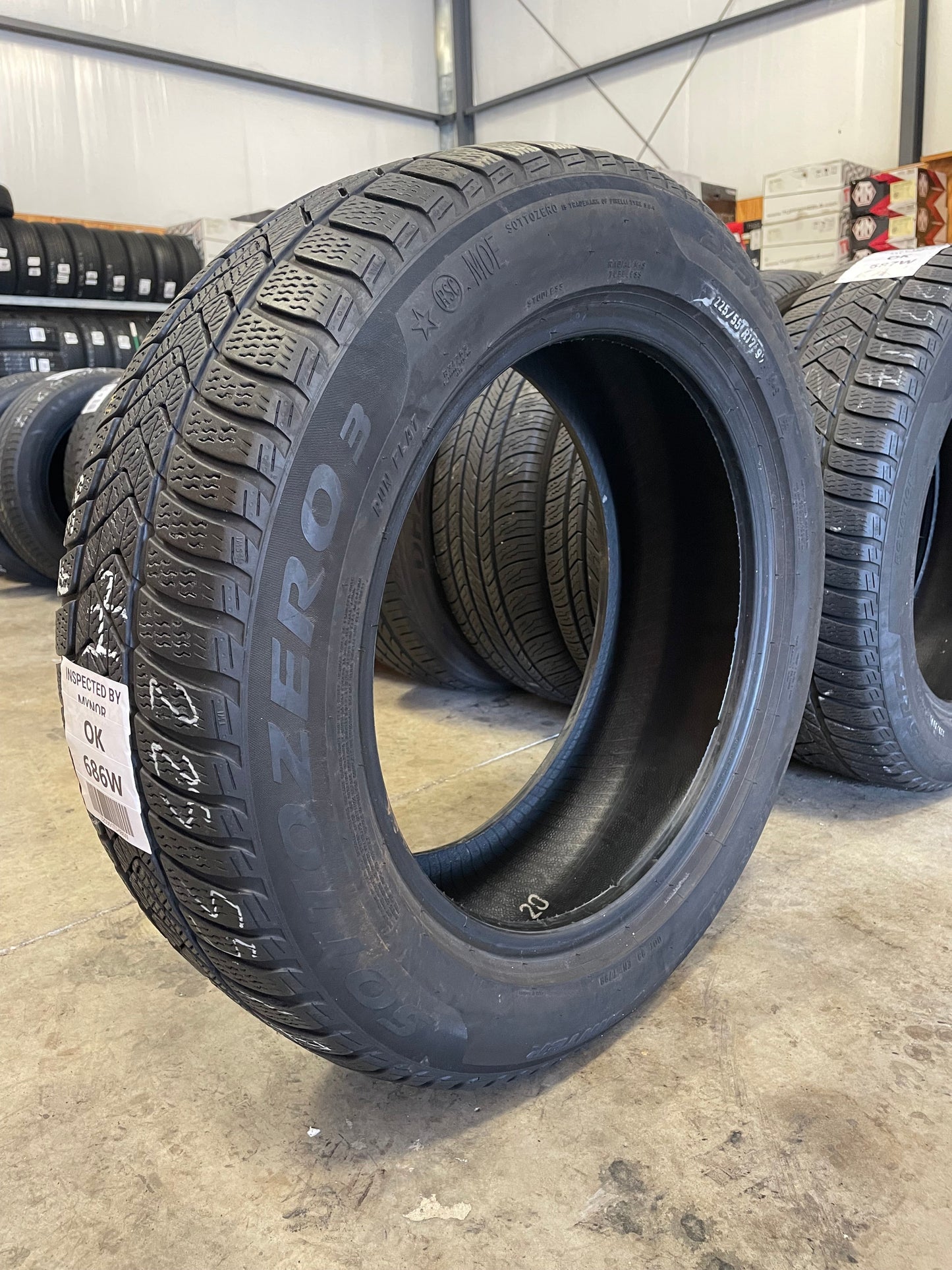 SET OF 2 225/55R17 Pirelli Sottozero 3 Winter Run Flat 97 H SL - Used Tires