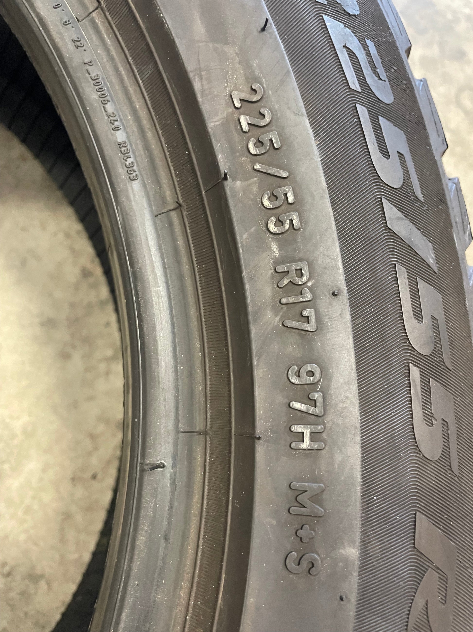 SET OF 2 225/55R17 Pirelli Sottozero 3 Winter Run Flat 97 H SL - Used Tires